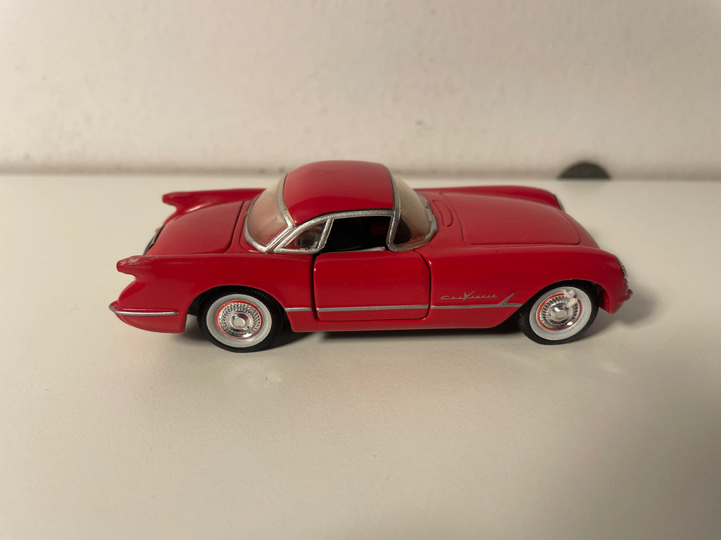Chevrolet Corvette kabriolet czerwony z 1957 roku (samochód amerykański)