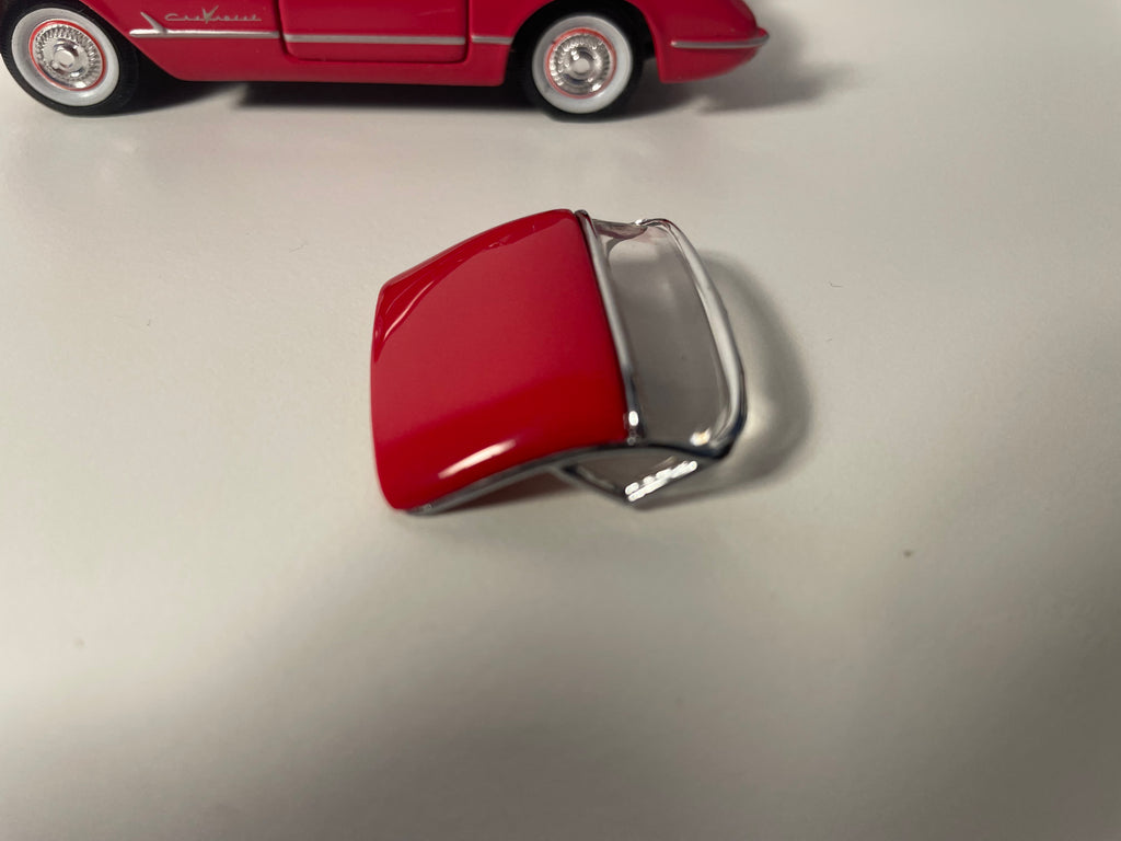 Chevrolet Corvette kabriolet czerwony z 1957 roku (samochód amerykański)