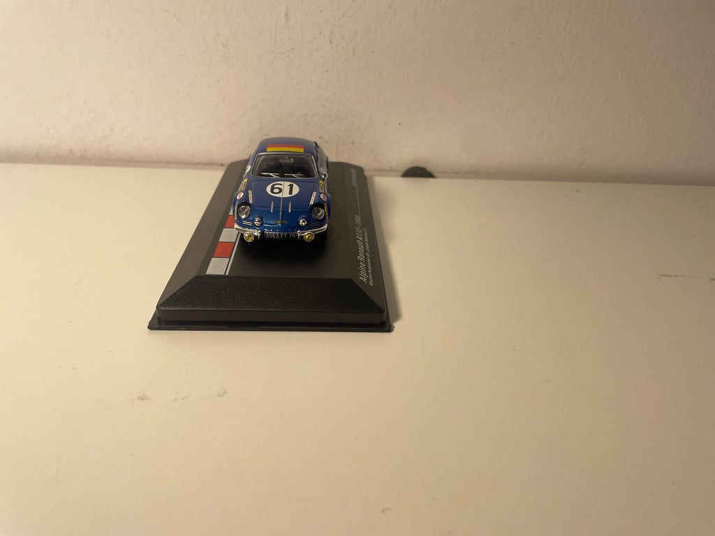 Renault Alpine A110 azul número 61 - 24 horas de Le Mans de 1968