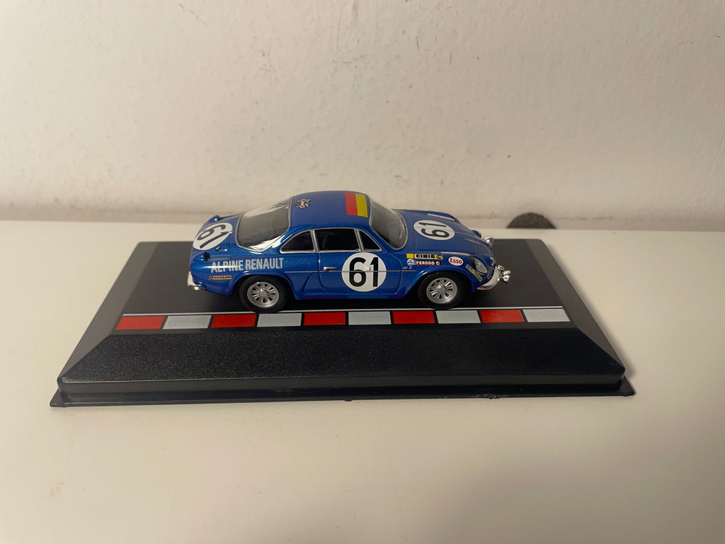 Renault Alpine A110 azul número 61 - 24 horas de Le Mans de 1968