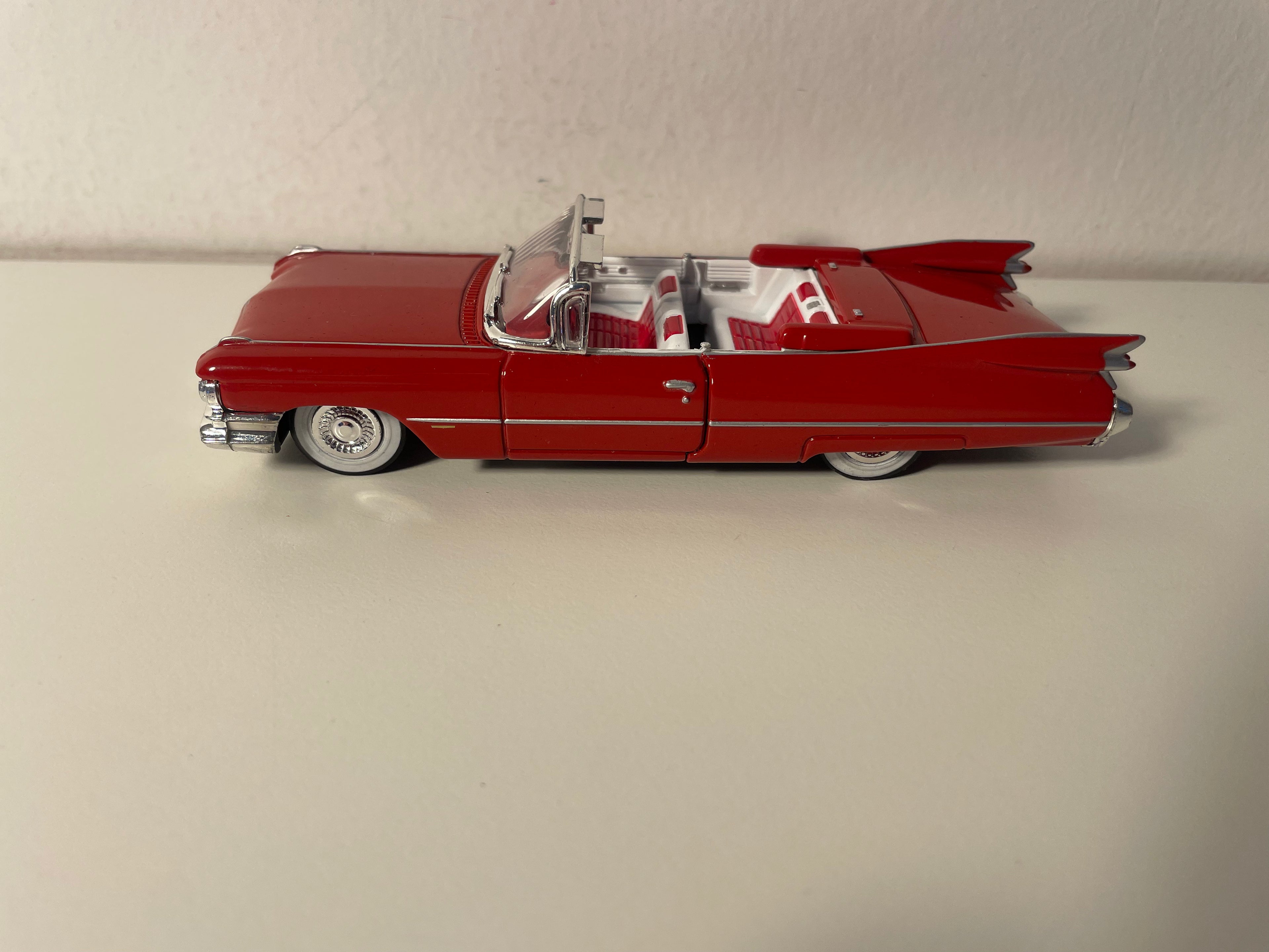 Cadillac convertible rojo de 1959 - Matchbox Collectibles - Edición Platino (coche americano)