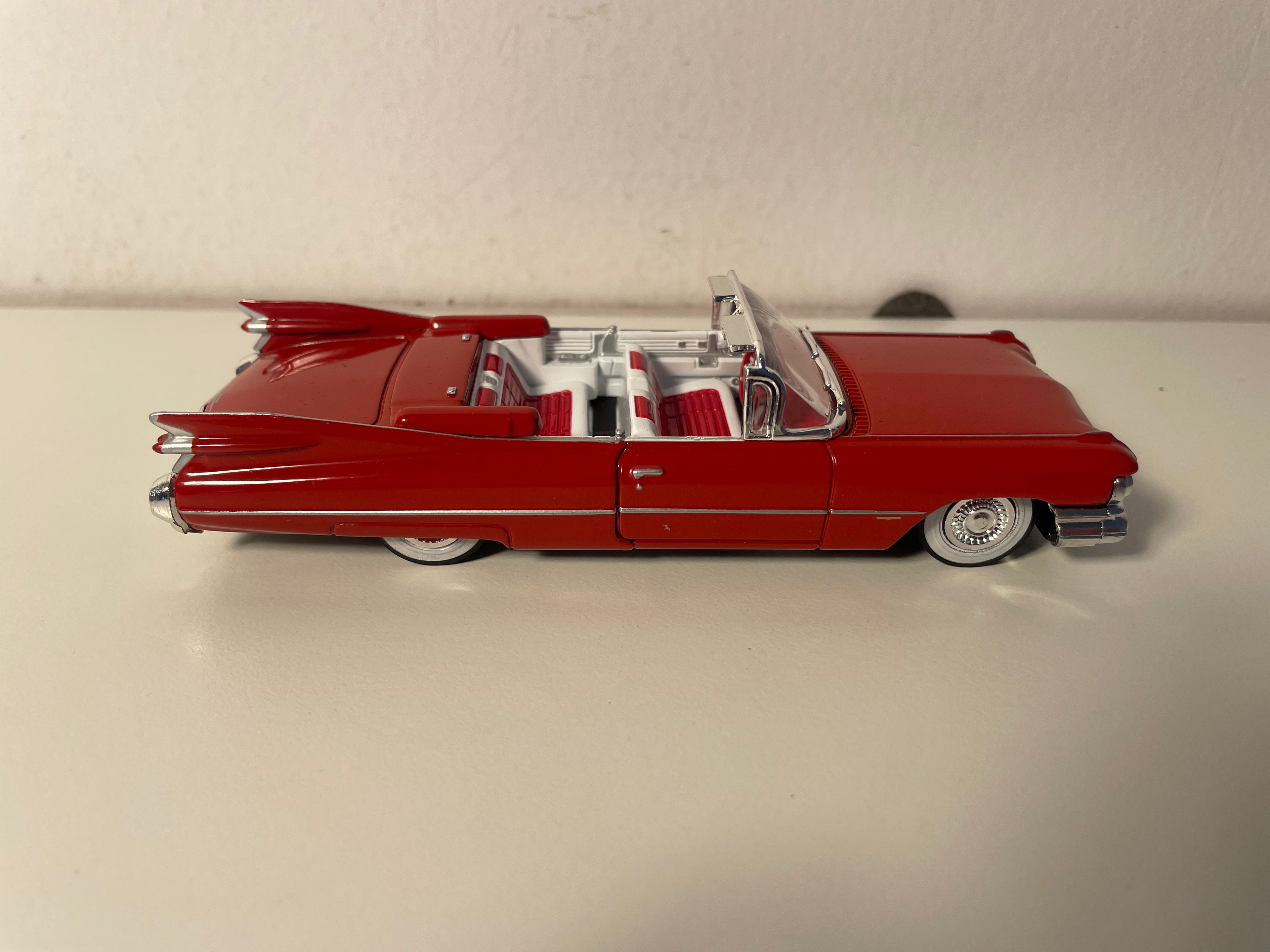 Cadillac convertible rojo de 1959 - Matchbox Collectibles - Edición Platino (coche americano)