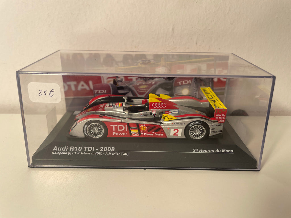 Audi R10 TDI grise et rouge numéro 2 - 24 heures du Mans de 2008