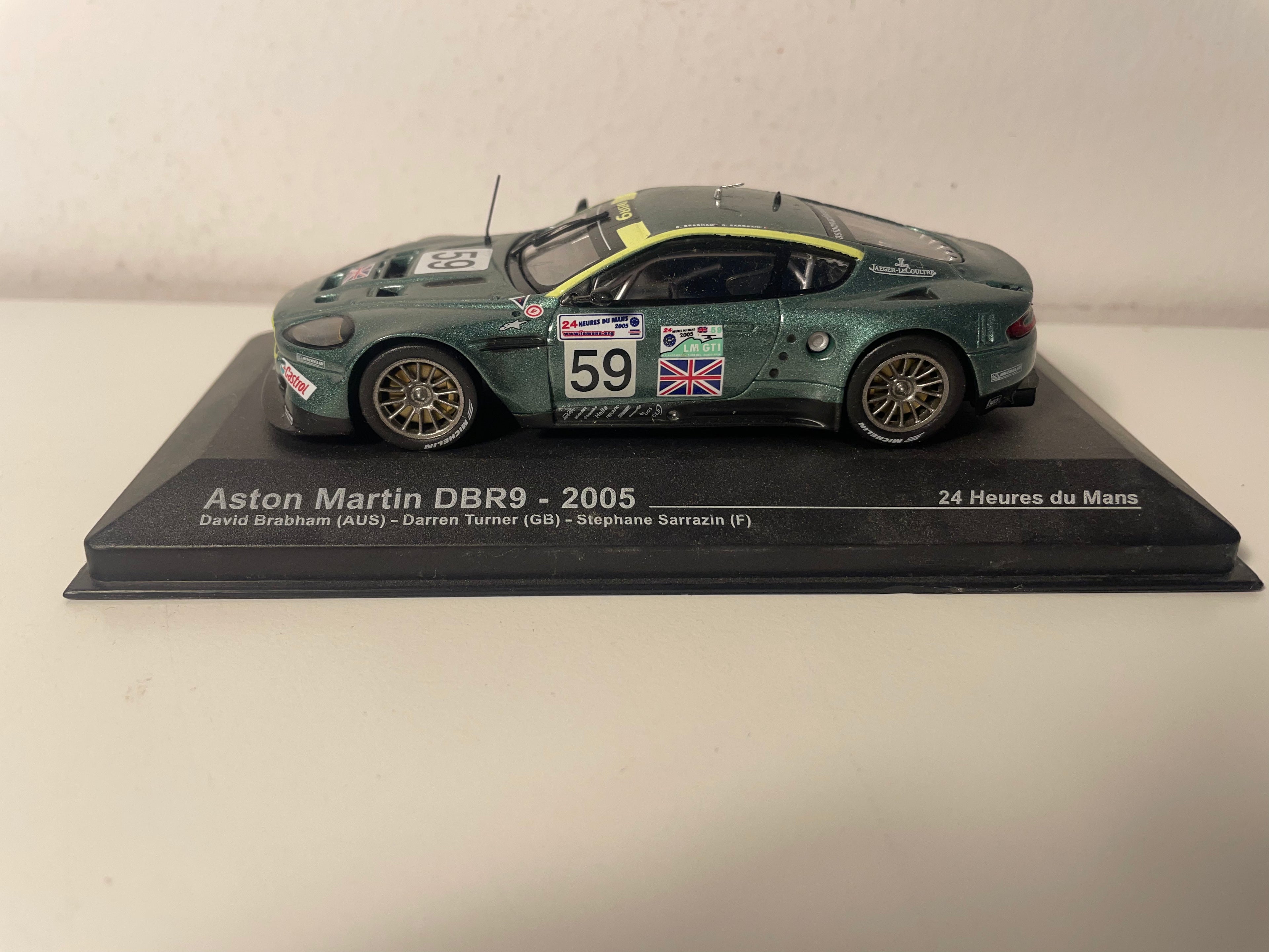 Aston Martin DBR9 verde número 59 (24 Horas de Le Mans de 2005)