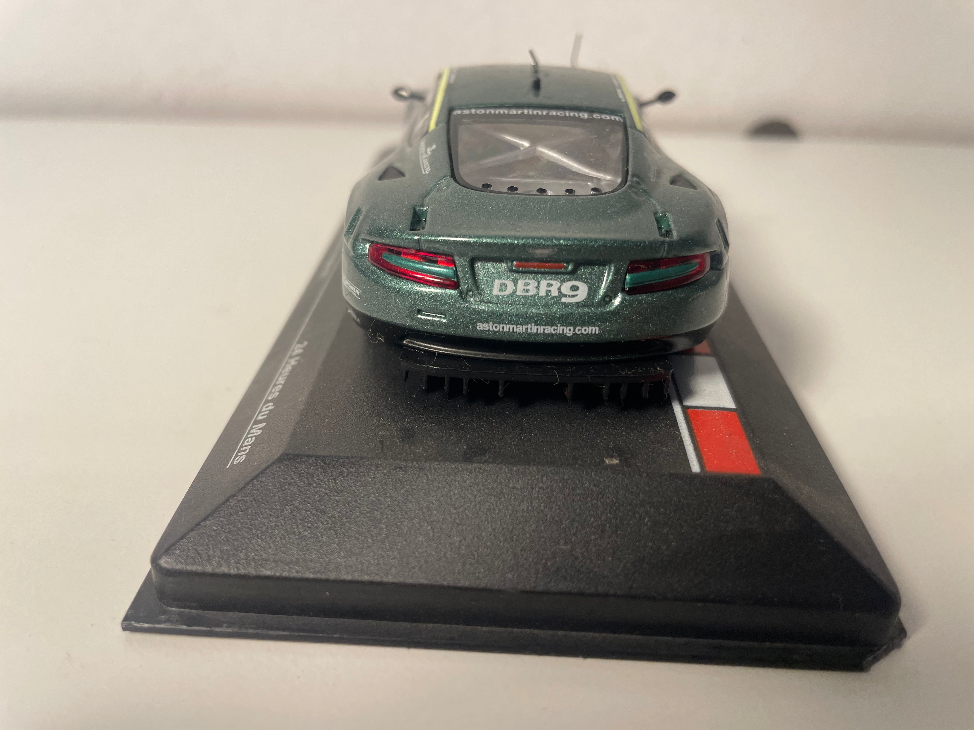 Aston Martin DBR9 verde número 59 (24 Horas de Le Mans de 2005)