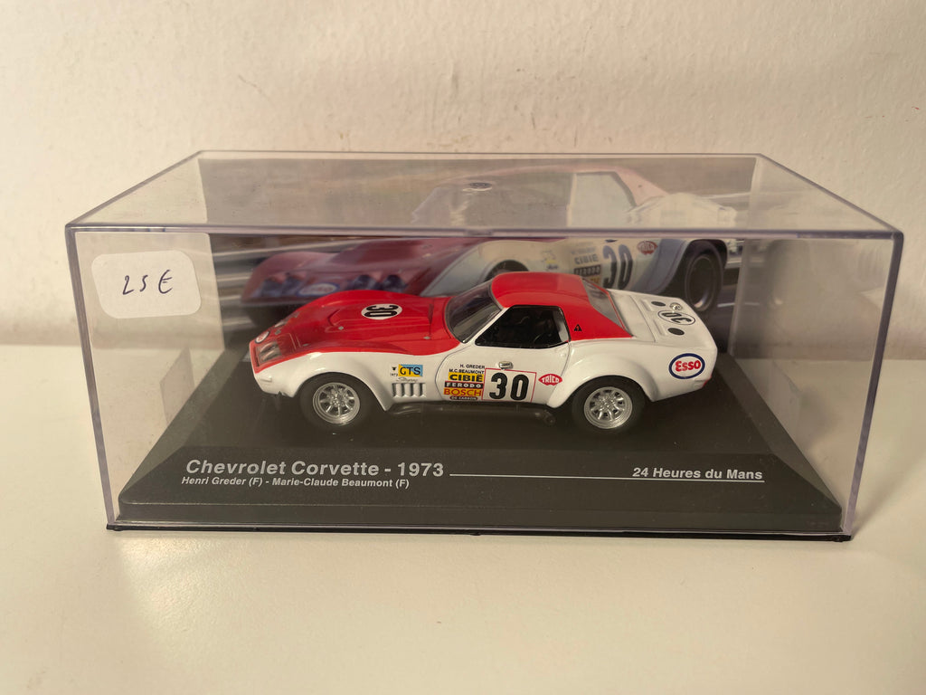 Chevrolet Corvette Branca e Vermelha Número 30 - 24 Horas de Le Mans 1973