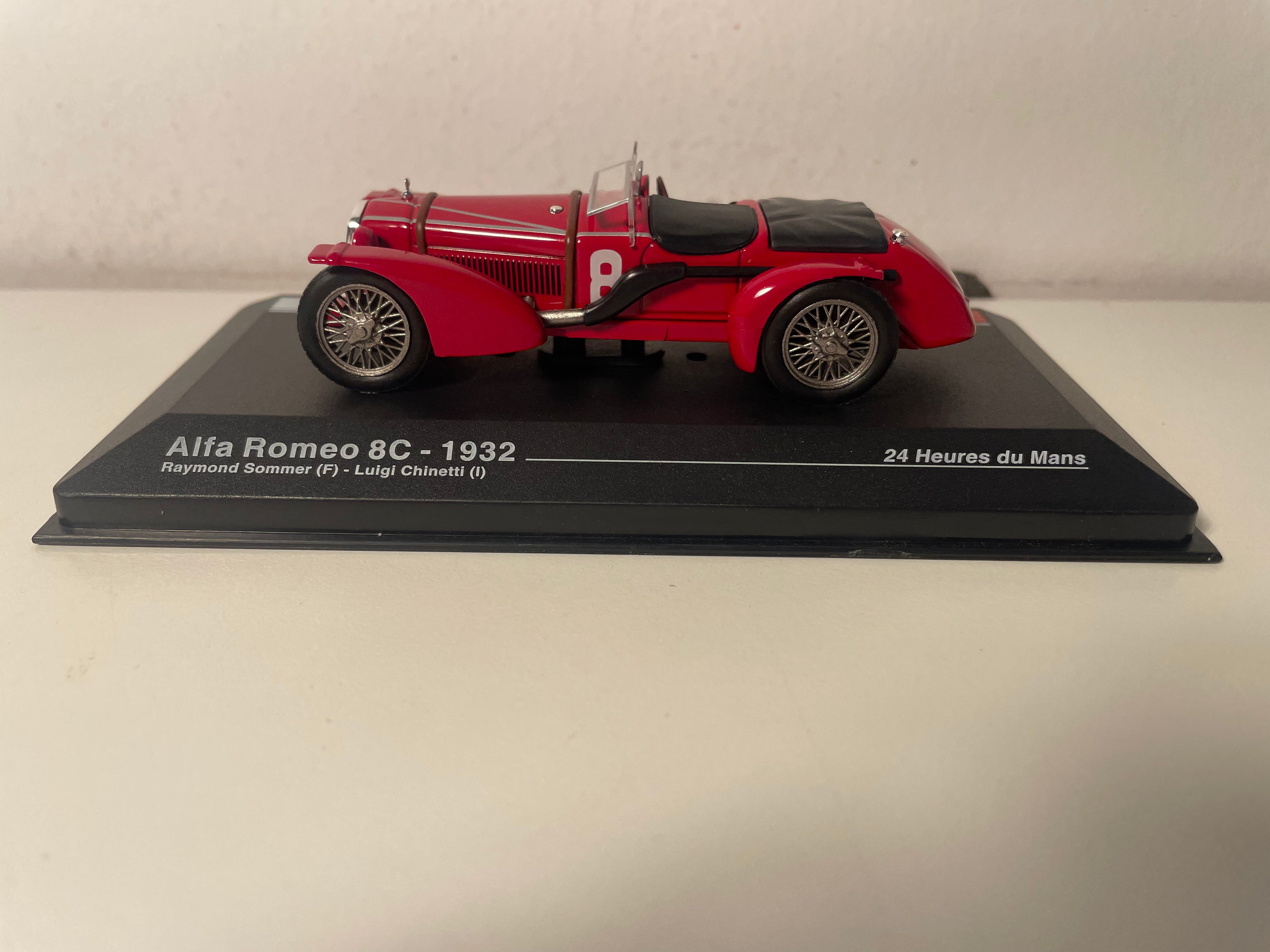 Rout Alfa Romeo 8C Nummer 8 (24 Stonnen Le Mans 1932)