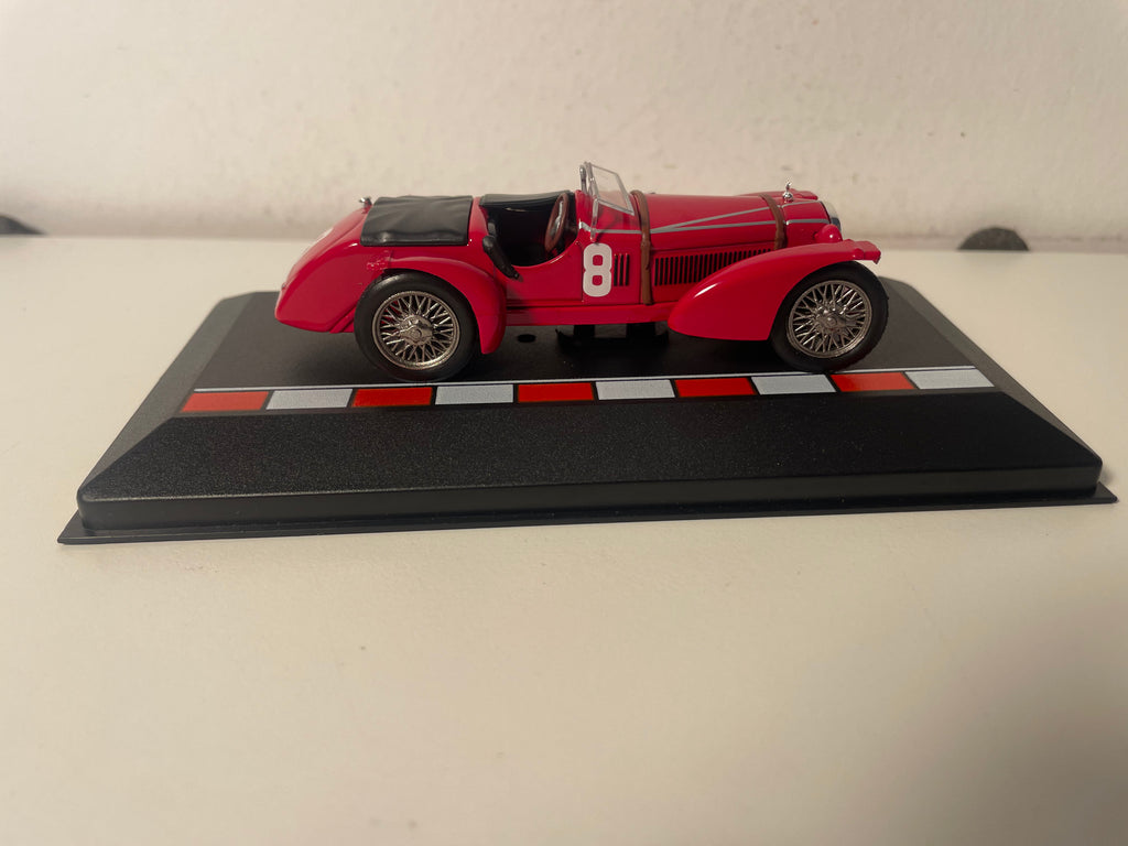 Alfa Romeo 8C rojo número 8 (24 Horas de Le Mans de 1932)