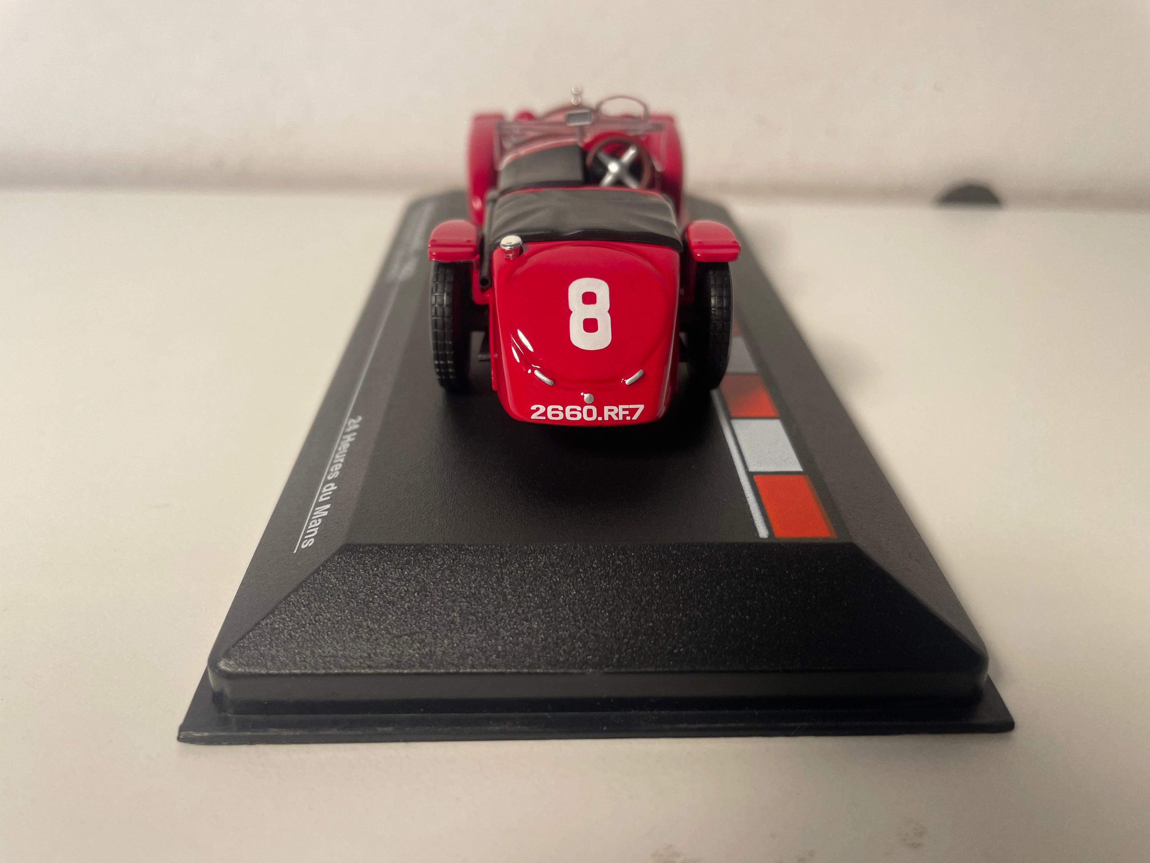 Rout Alfa Romeo 8C Nummer 8 (24 Stonnen Le Mans 1932)
