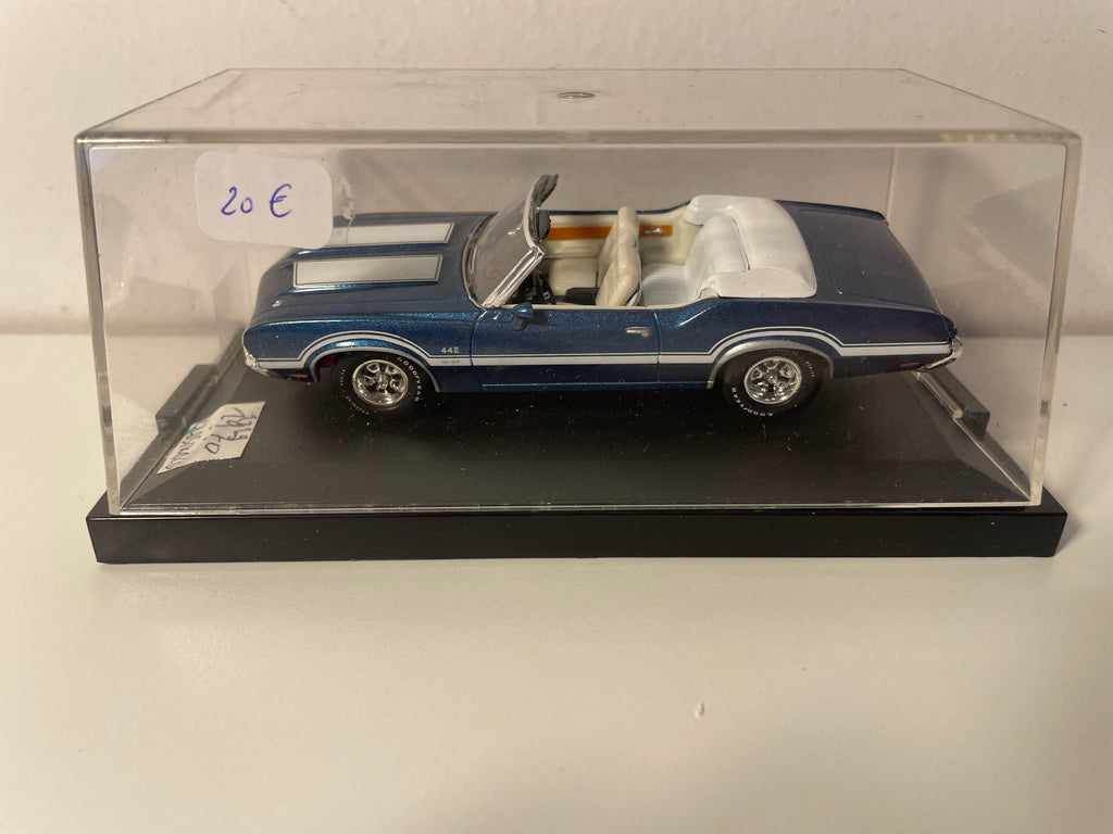 Oldsmobile bleue et blanche de 1970 (voiture américaine)