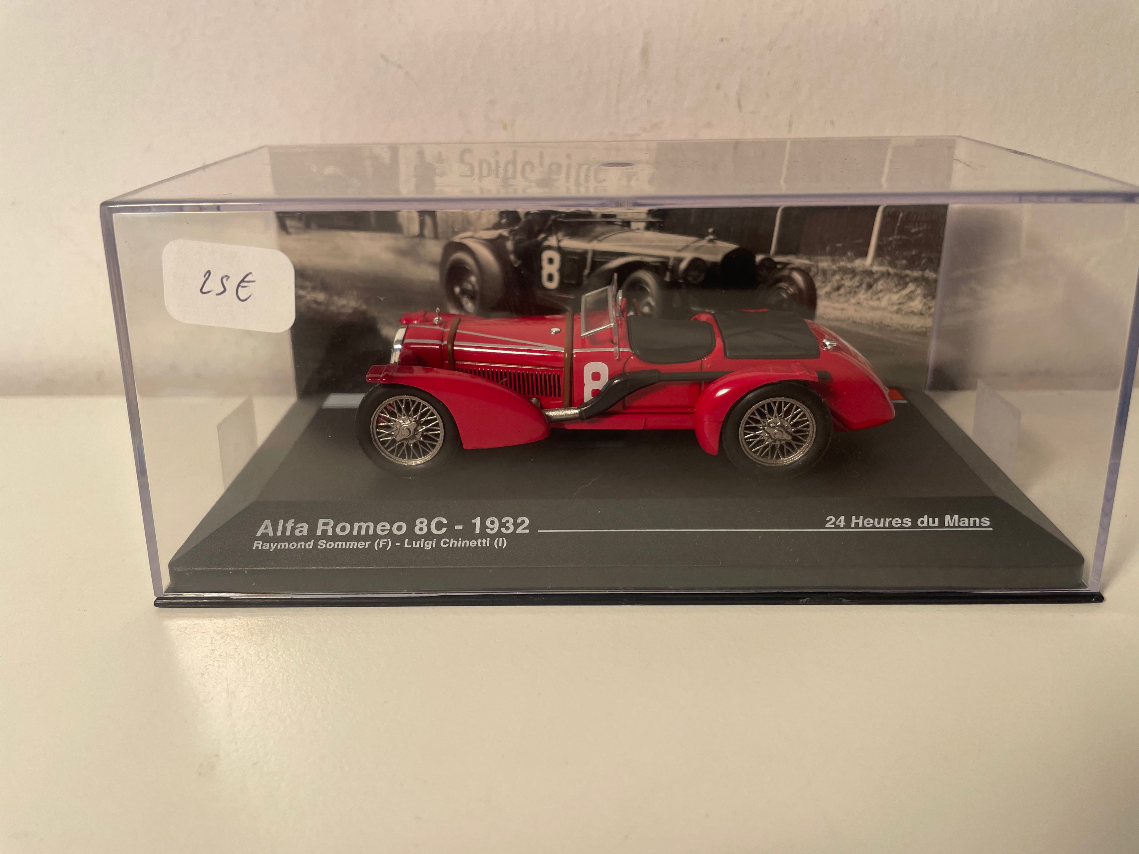 Rout Alfa Romeo 8C Nummer 8 (24 Stonnen Le Mans 1932)
