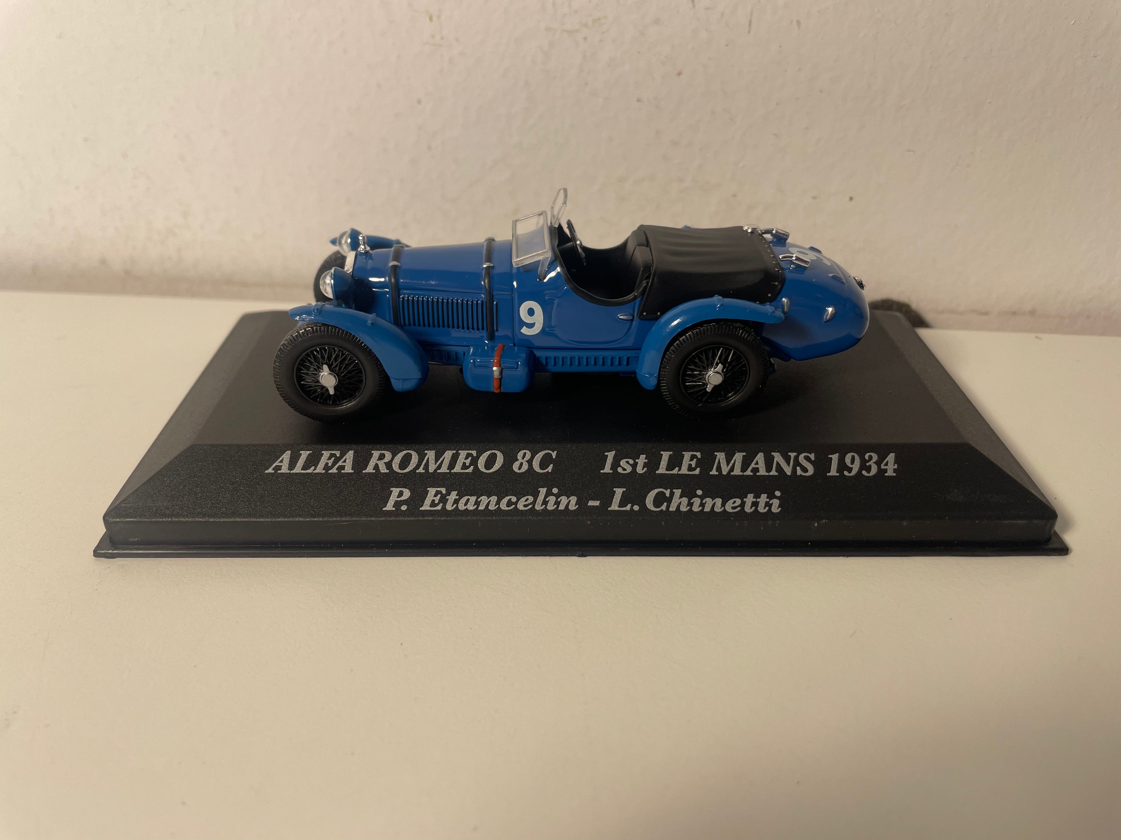 Alfa Roméo 8C bloo Nummer 9 - 24 Stonnen vum Mans 1934