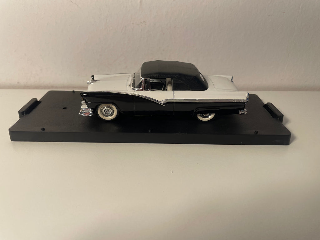 Ford Fairlane negro y blanco de 1956 - VITESSE referencia 462 (automóvil americano)