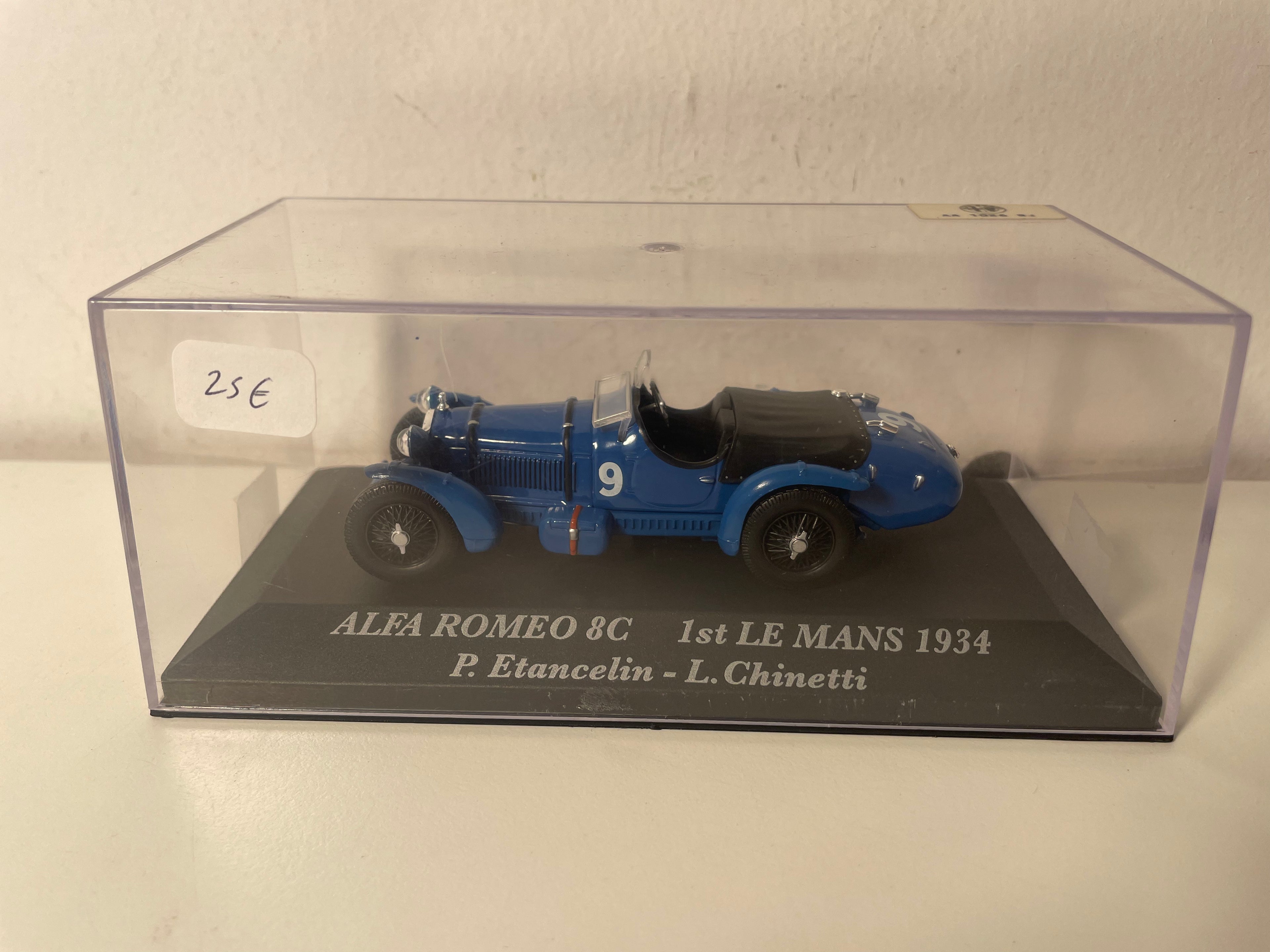 Alfa Roméo 8C bloo Nummer 9 - 24 Stonnen vum Mans 1934