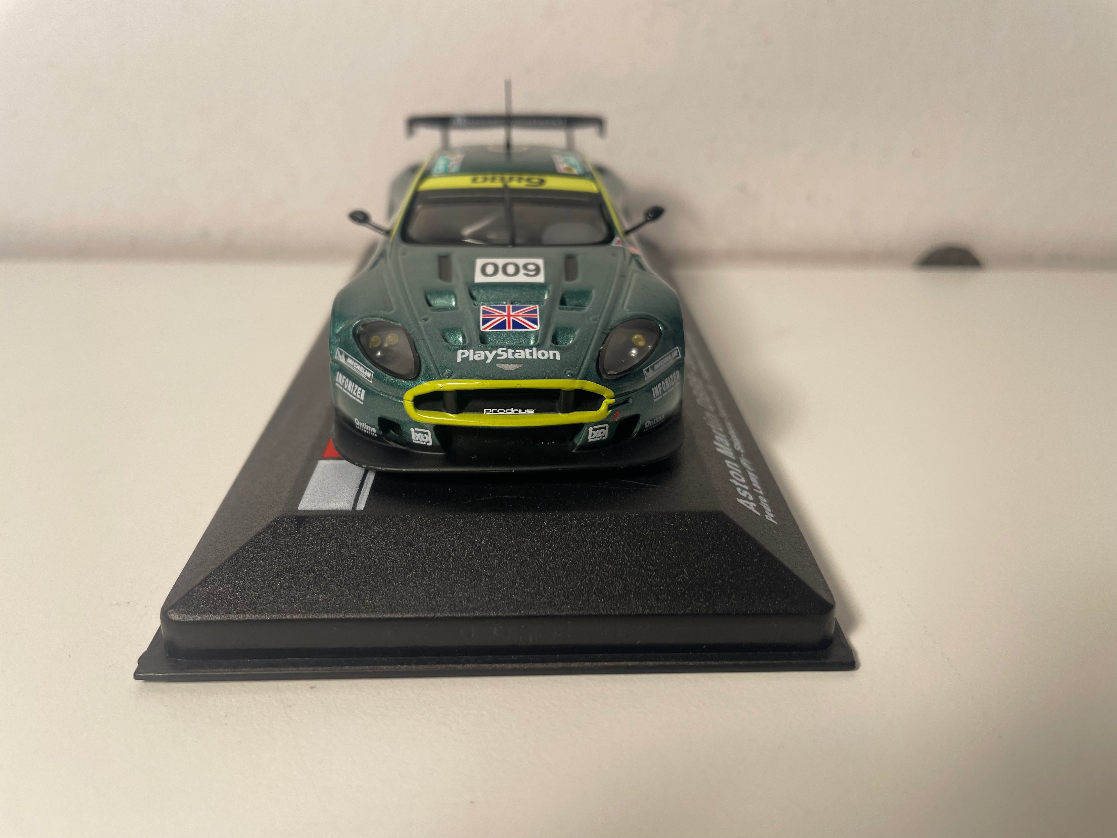 Aston Martin DBR9 verte numéro 009 - 24 heures du Mans de 2006