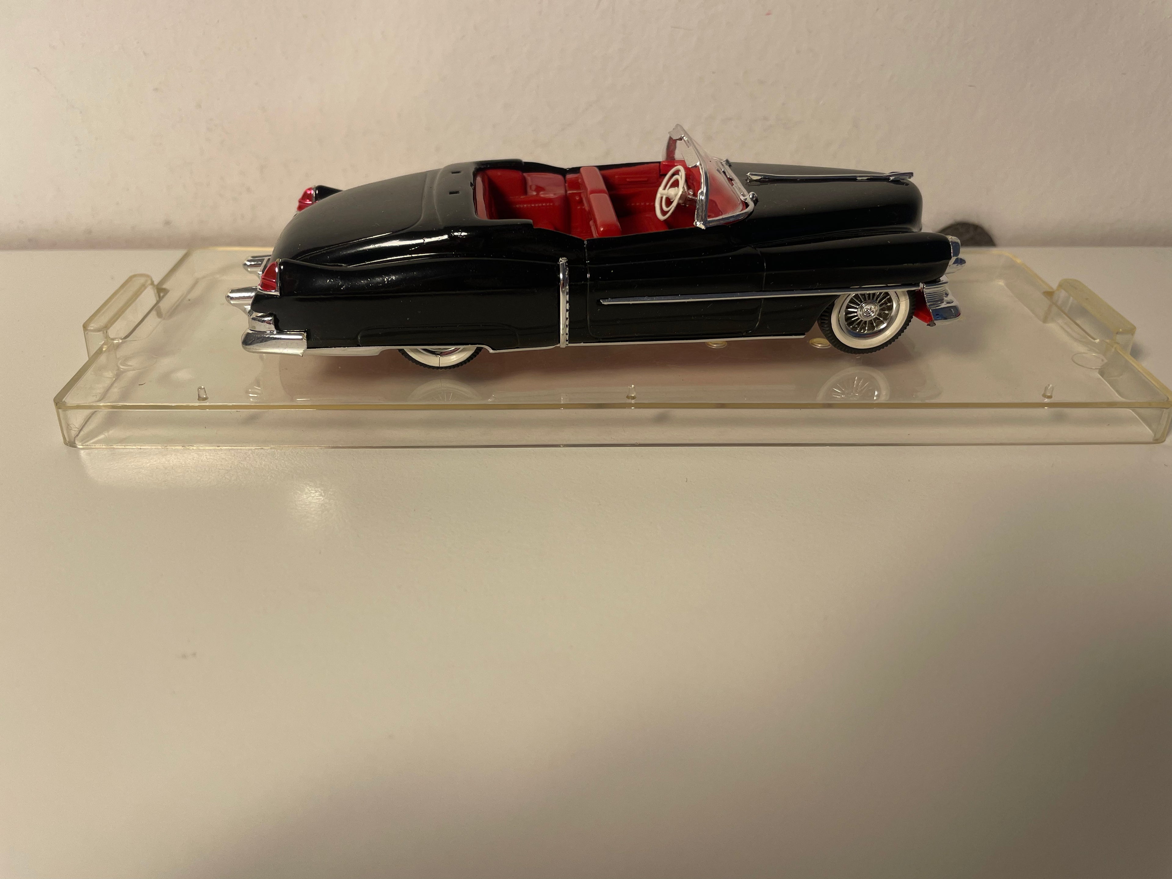 Cadillac Cabriolet Eldorado schwaarz aus 1950-53 - Retro Vitesse (amerikanescht Auto)