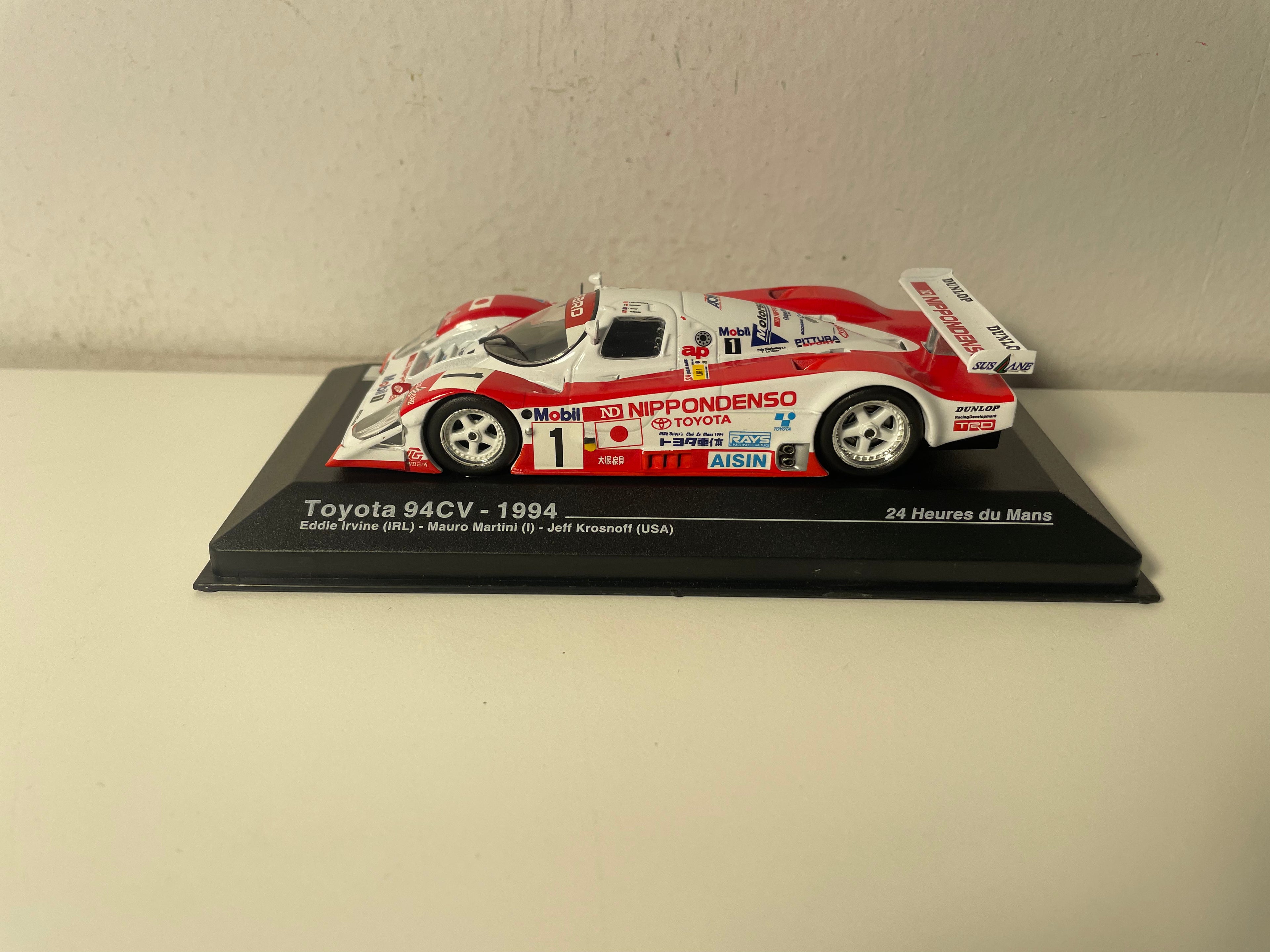 Toyota 94CV rouge et blanche numéro 1 - 24 heures du Mans de 1994