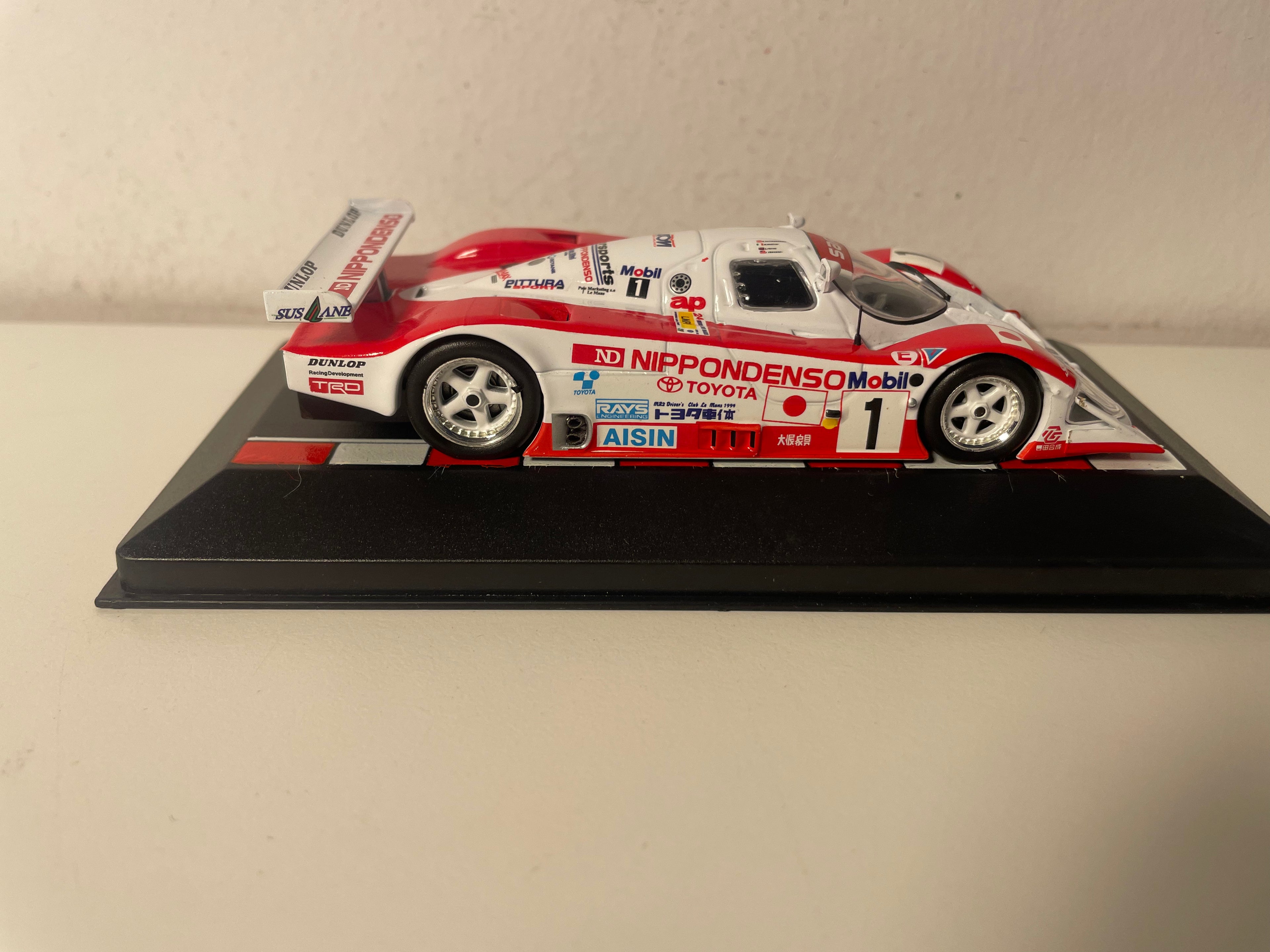 Toyota 94CV rouge et blanche numéro 1 - 24 heures du Mans de 1994