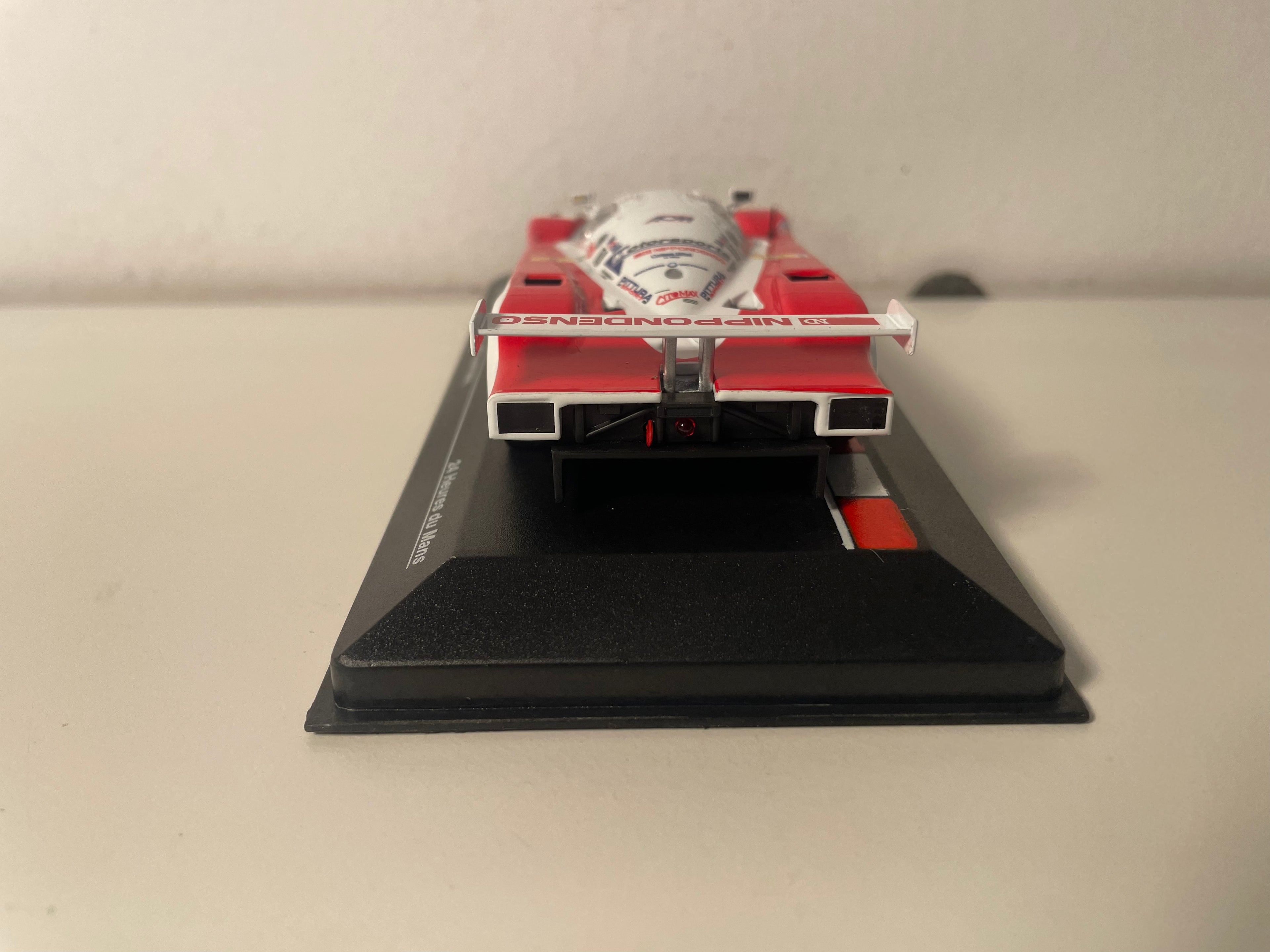 Toyota 94CV rouge et blanche numéro 1 - 24 heures du Mans de 1994