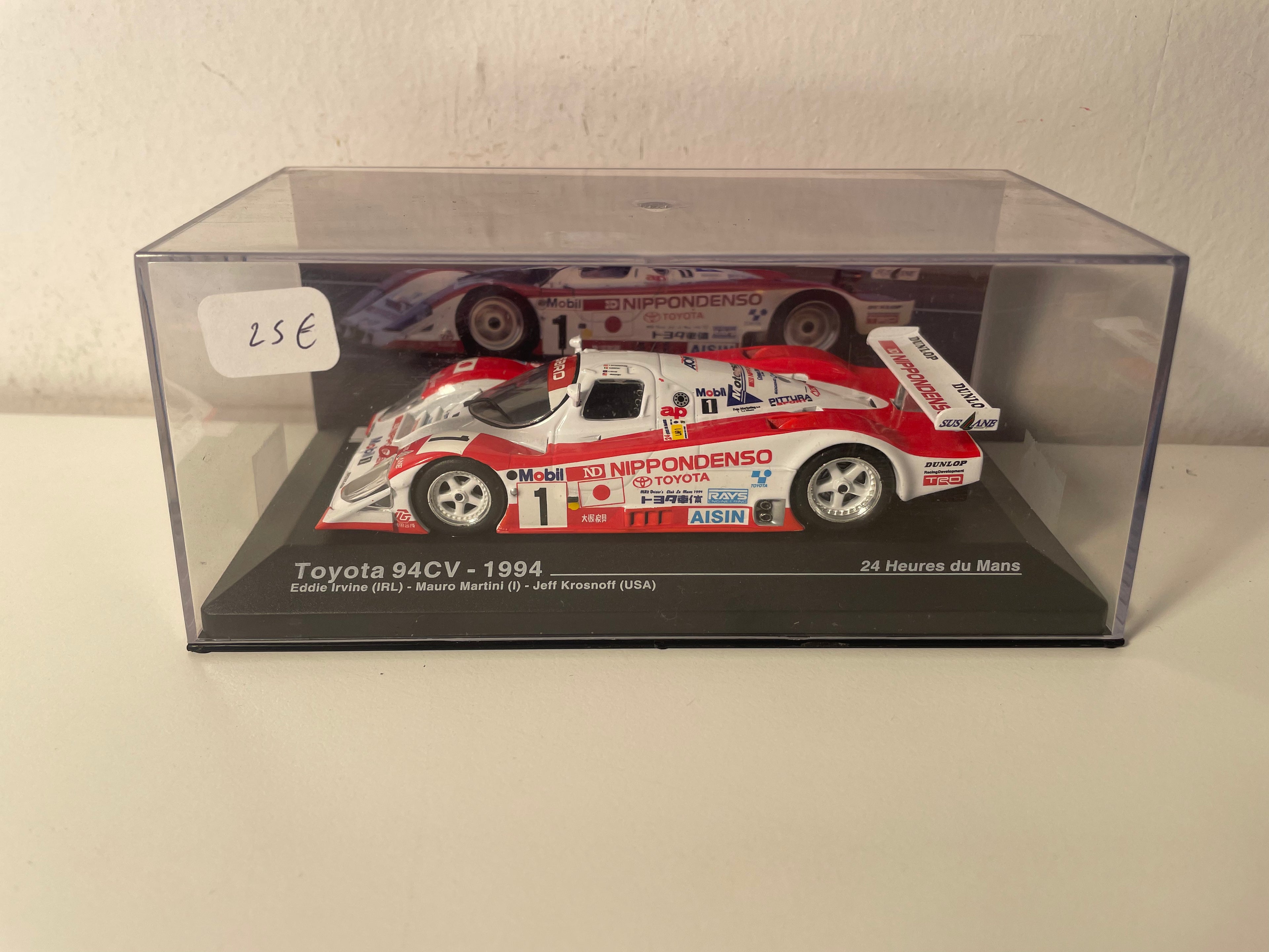 Toyota 94CV rouge et blanche numéro 1 - 24 heures du Mans de 1994