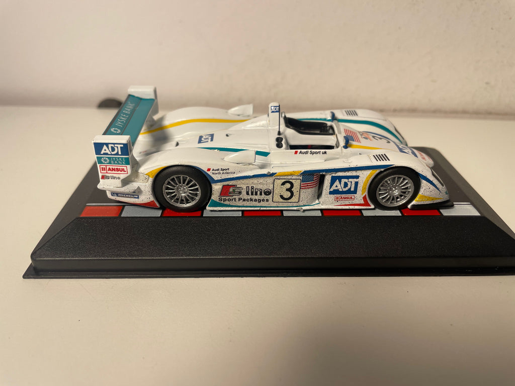 Audi R8 blanche numéro 3 - 24 heures du Mans de 2005