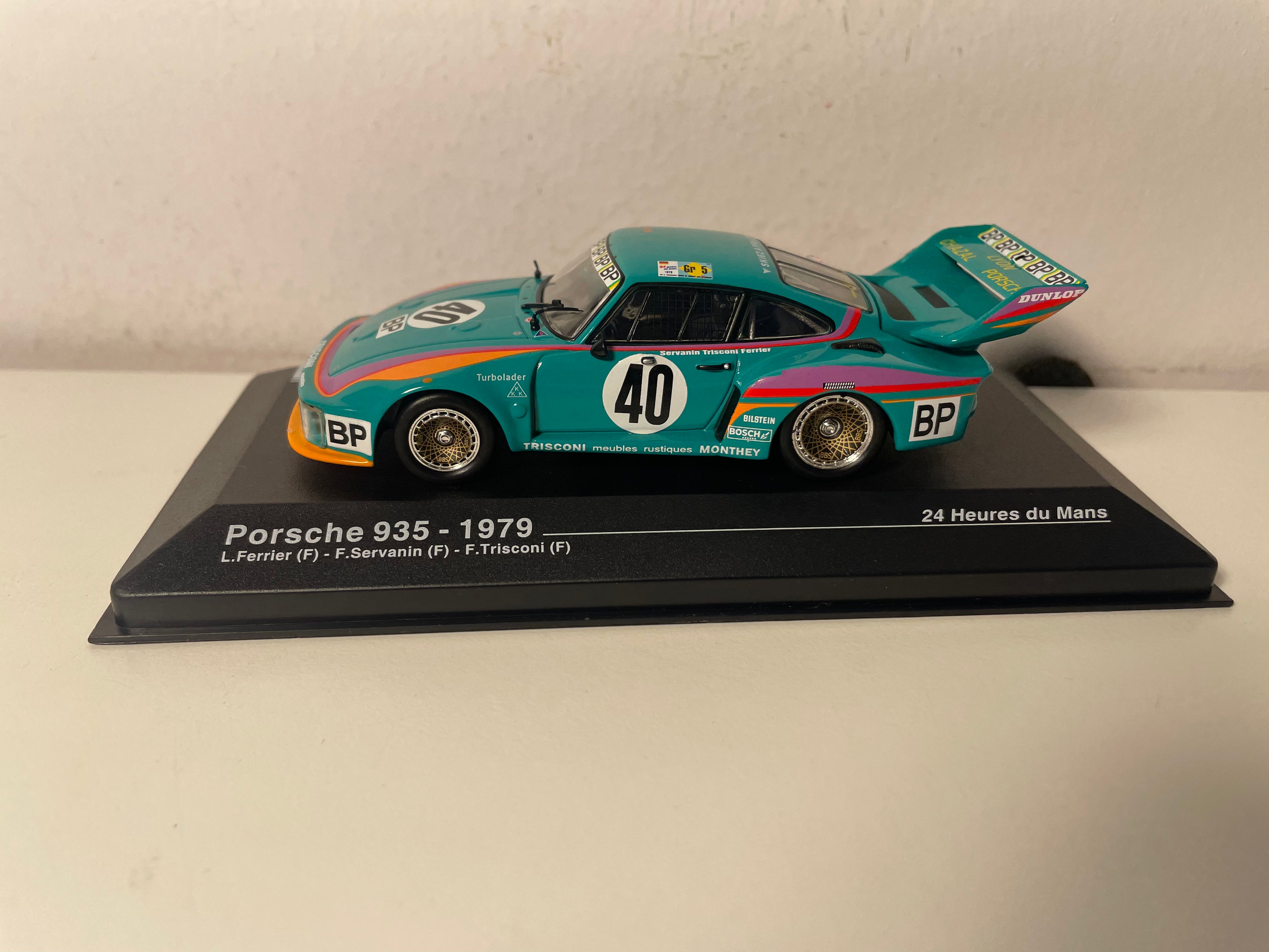 Porsche 935 verte, violette et orange numéro 40 - 24 heures du Mans de 1979