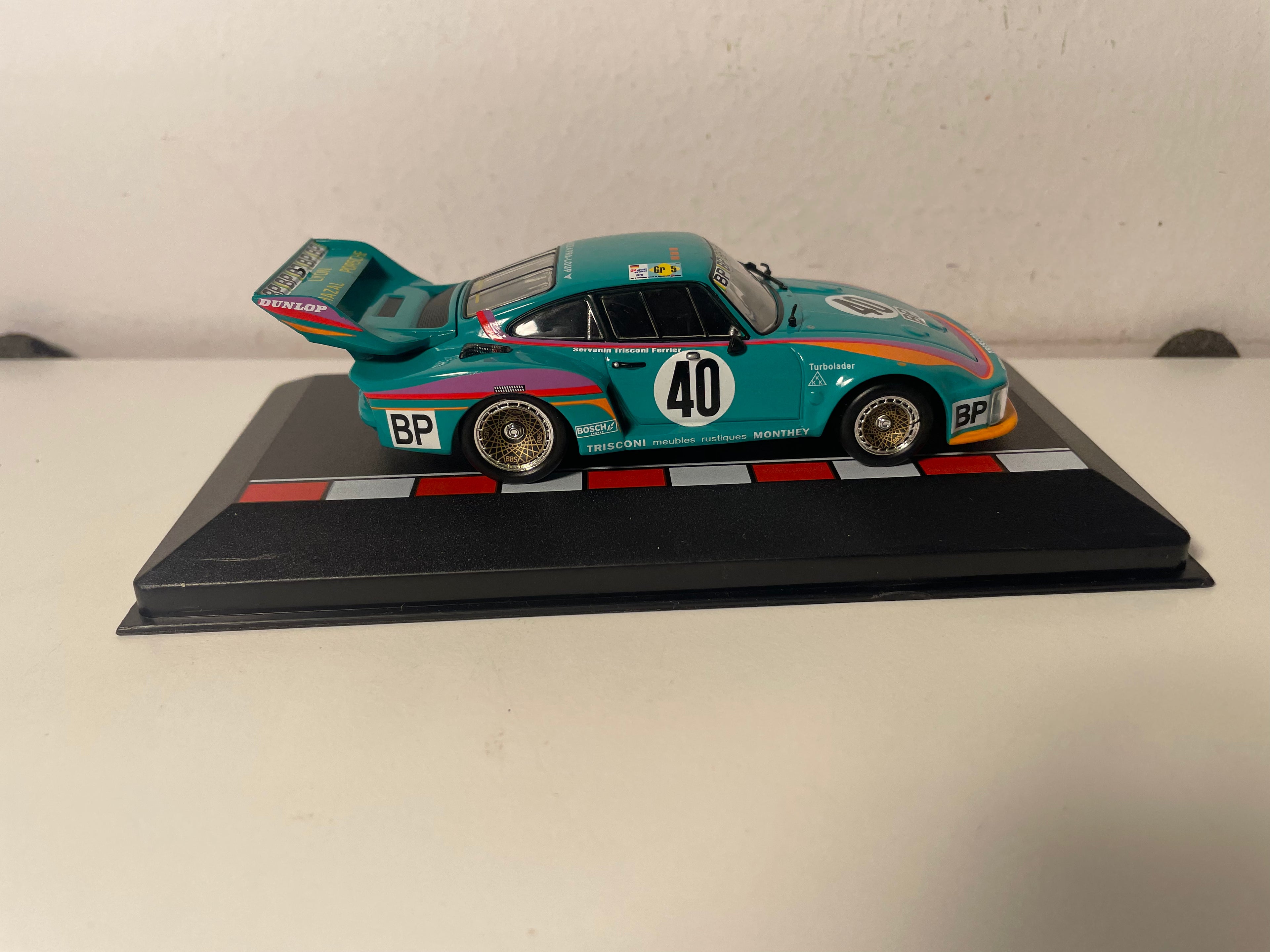Porsche 935 verte, violette et orange numéro 40 - 24 heures du Mans de 1979