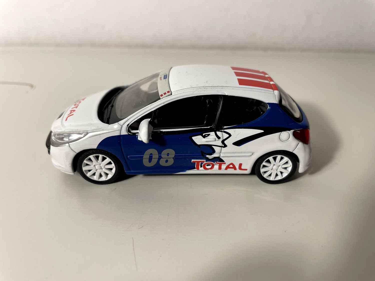 Peugeot 207 wäiss, blou an rout Nummer 08 - Norev