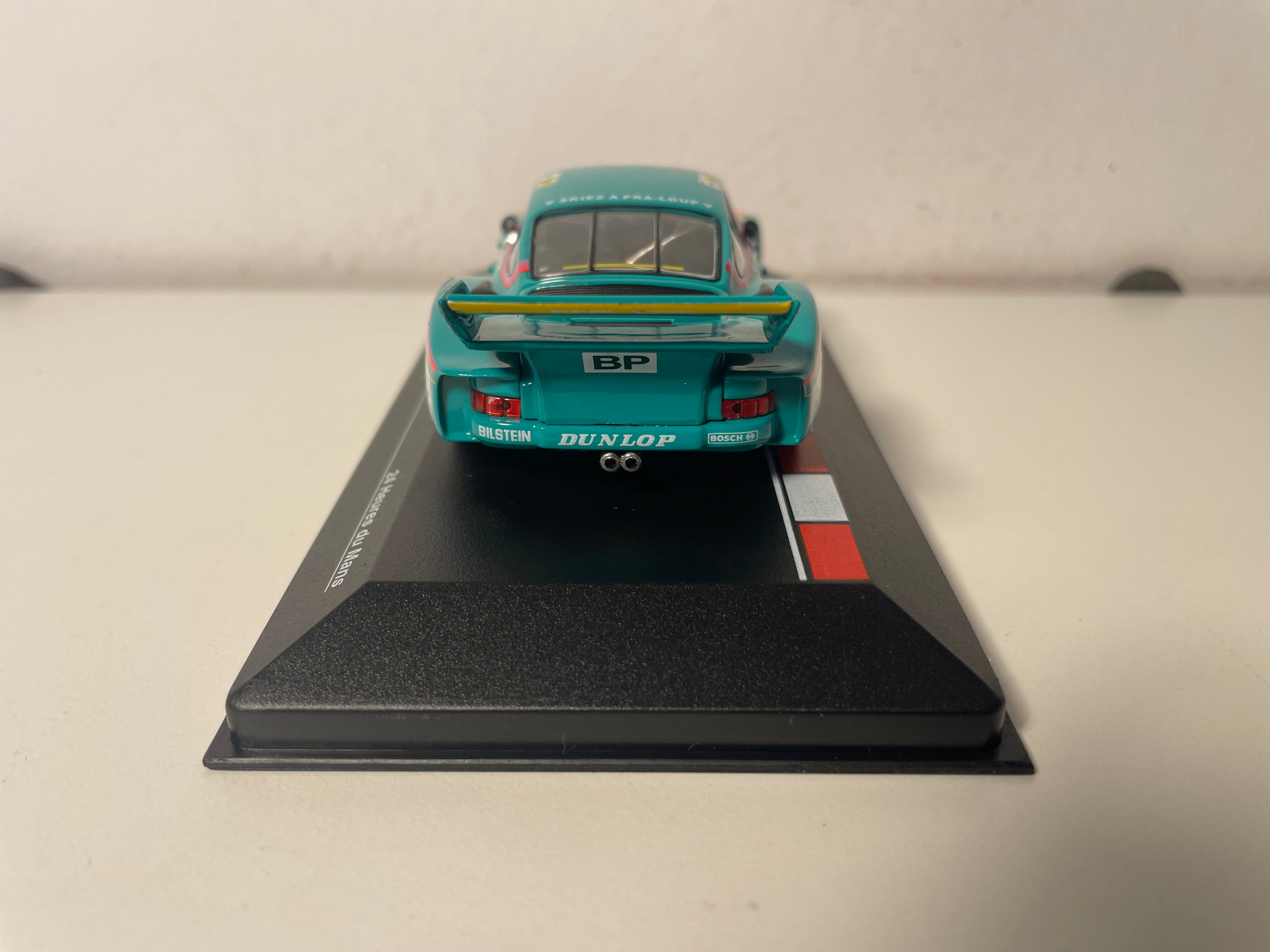 Porsche 935 verte, violette et orange numéro 40 - 24 heures du Mans de 1979