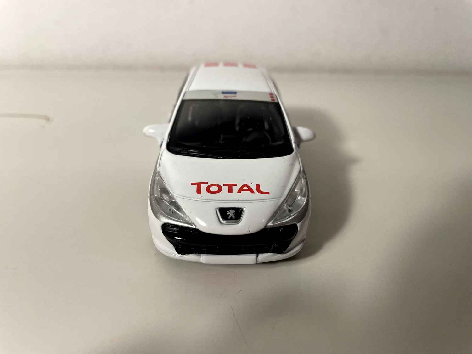 Peugeot 207 wäiss, blou an rout Nummer 08 - Norev