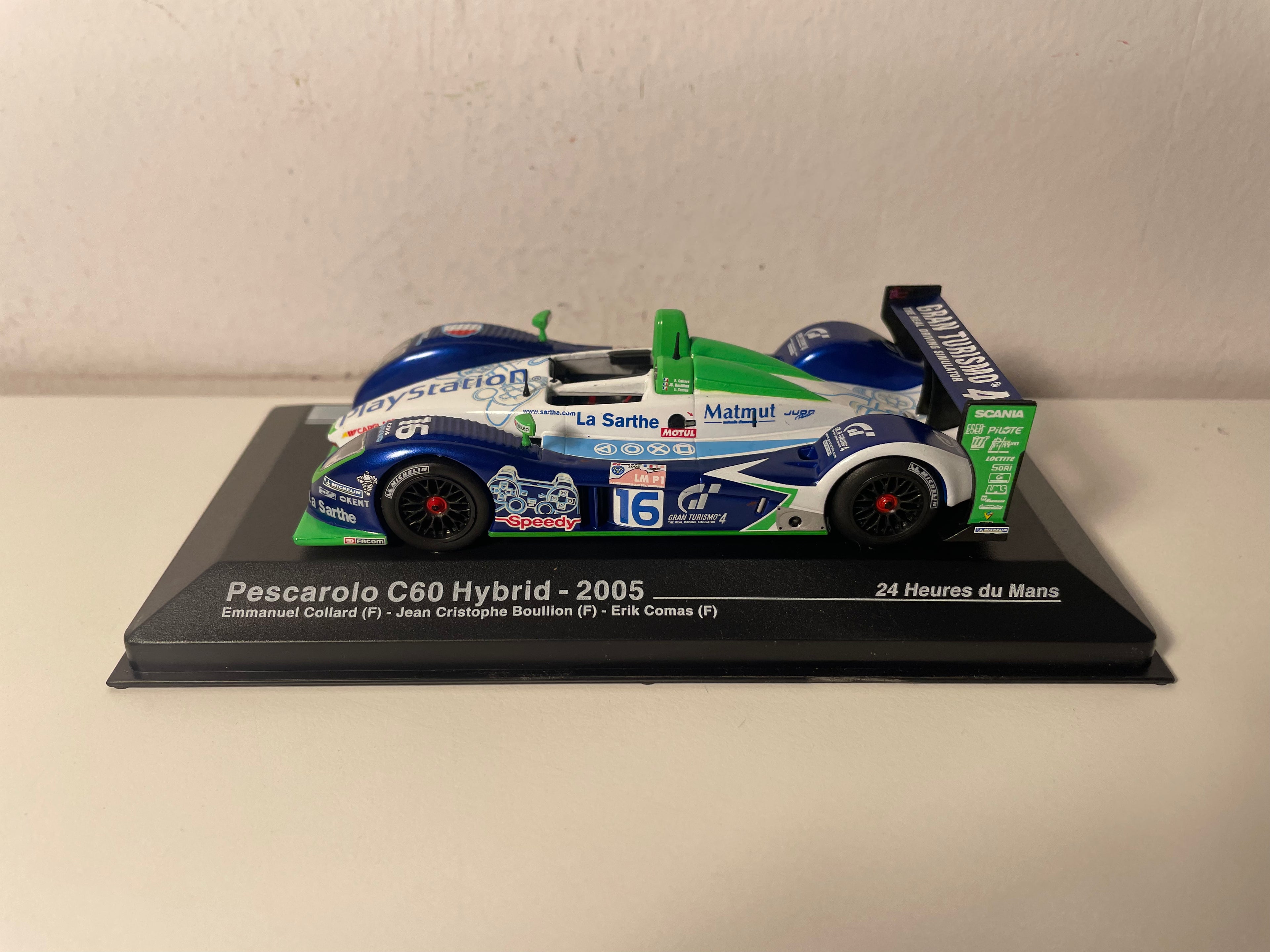 Pescarolo C60 Hybrid azul, blanco y verde número 16 - 24 horas de Le Mans 2005