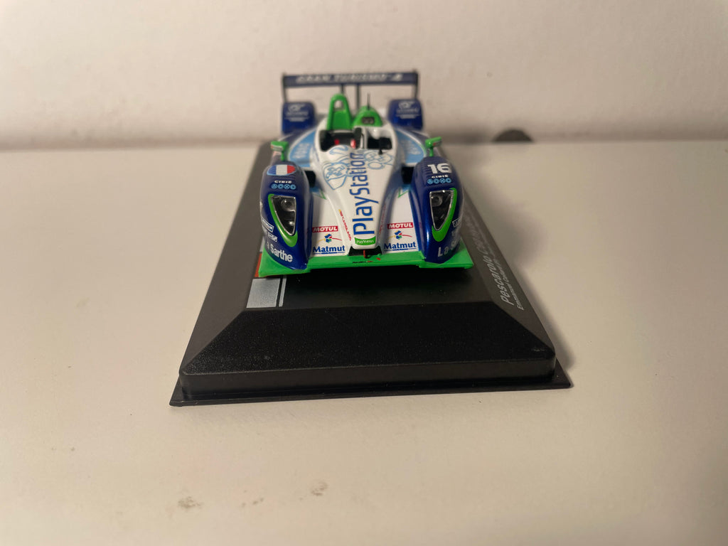 Pescarolo C60 Hybrid azul, blanco y verde número 16 - 24 horas de Le Mans 2005