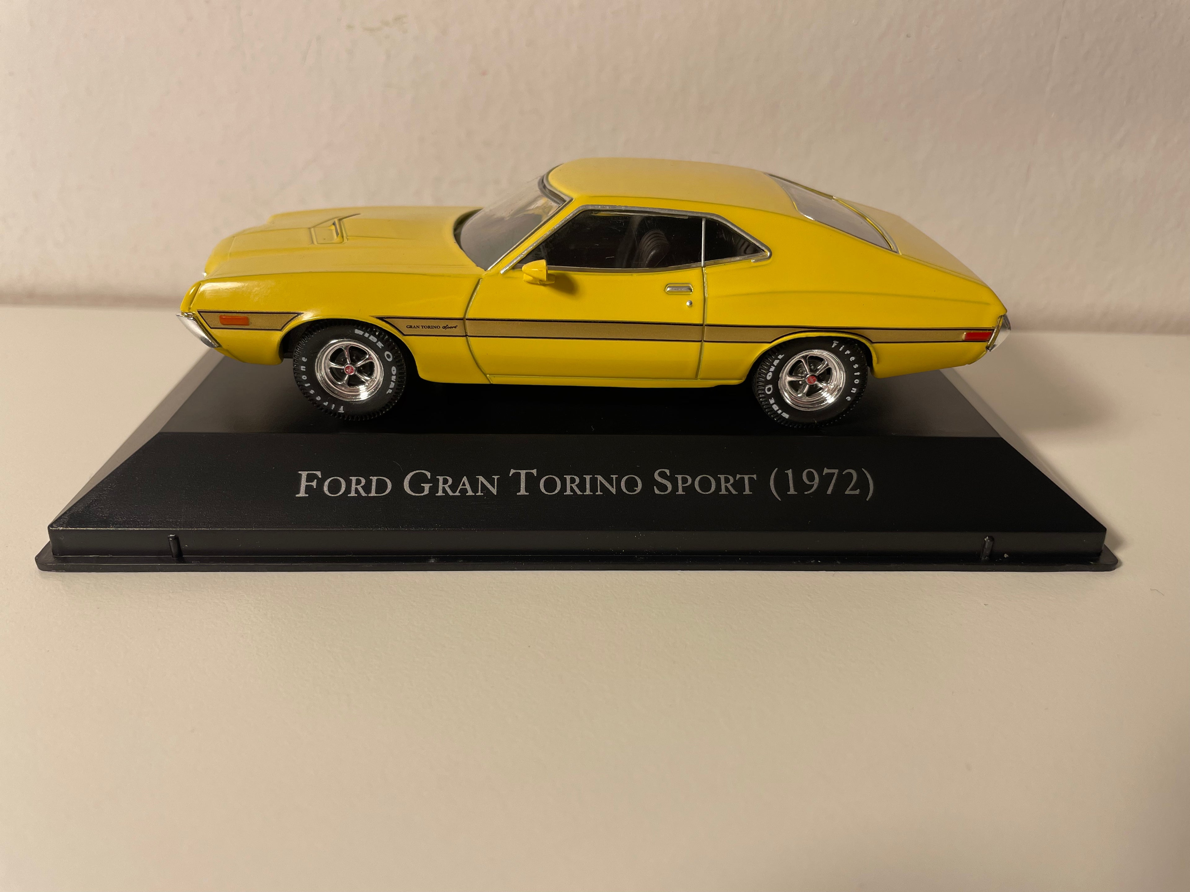 1972 Ford Gran Torino Sport Yellow (American Car)