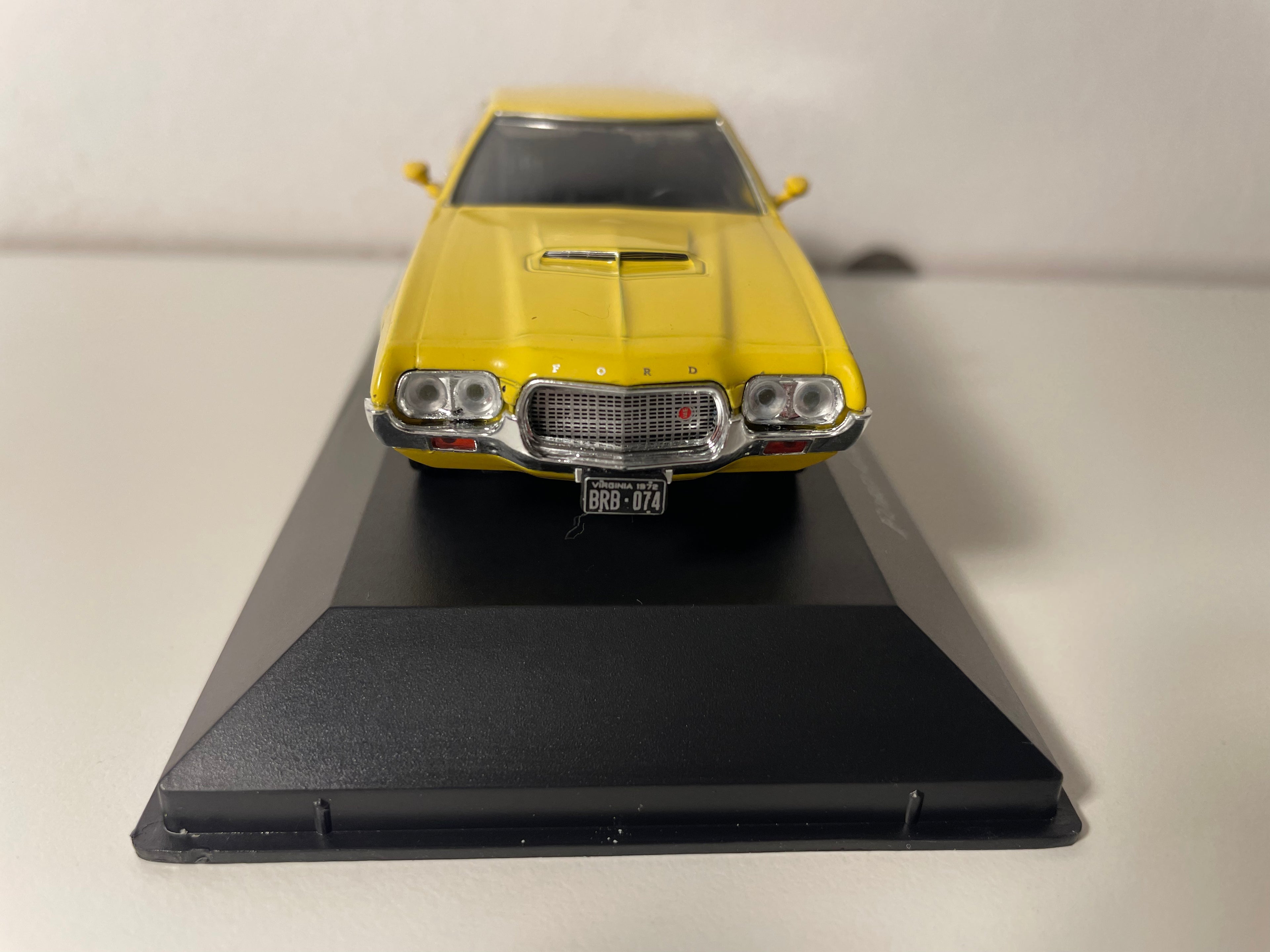 1972 Ford Gran Torino Sport Yellow (American Car)