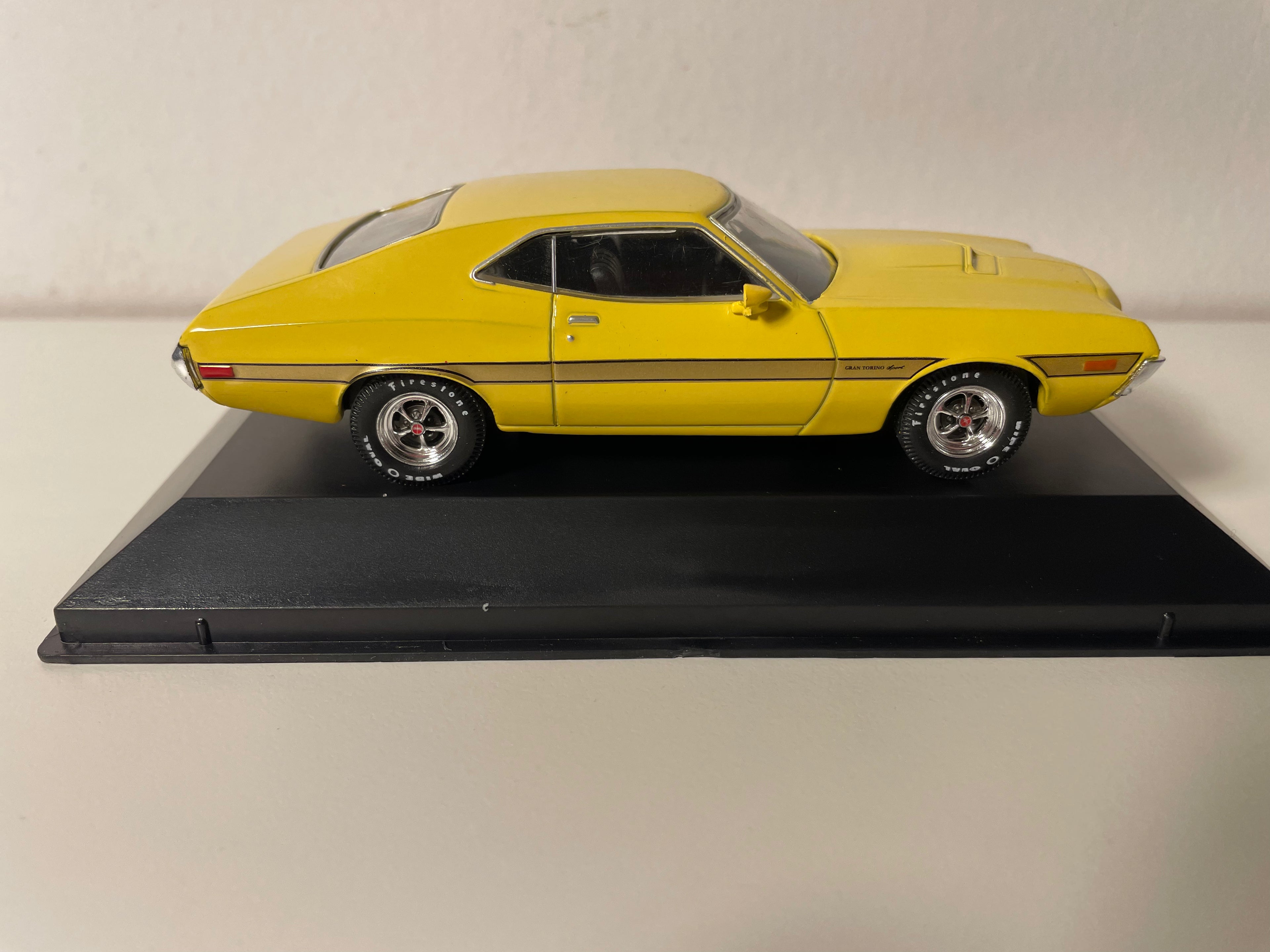 1972 Ford Gran Torino Sport Yellow (American Car)
