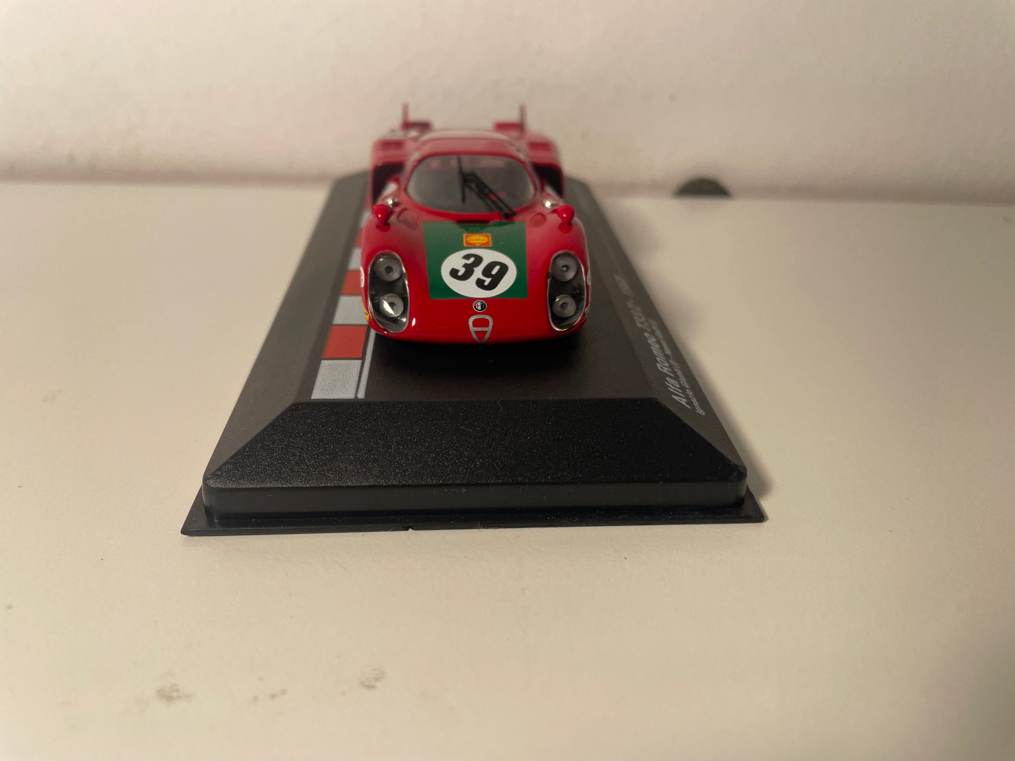 Alfa Roméo T33/2 rout nummer 39 - 24 Stonnen zu Le Mans 1968