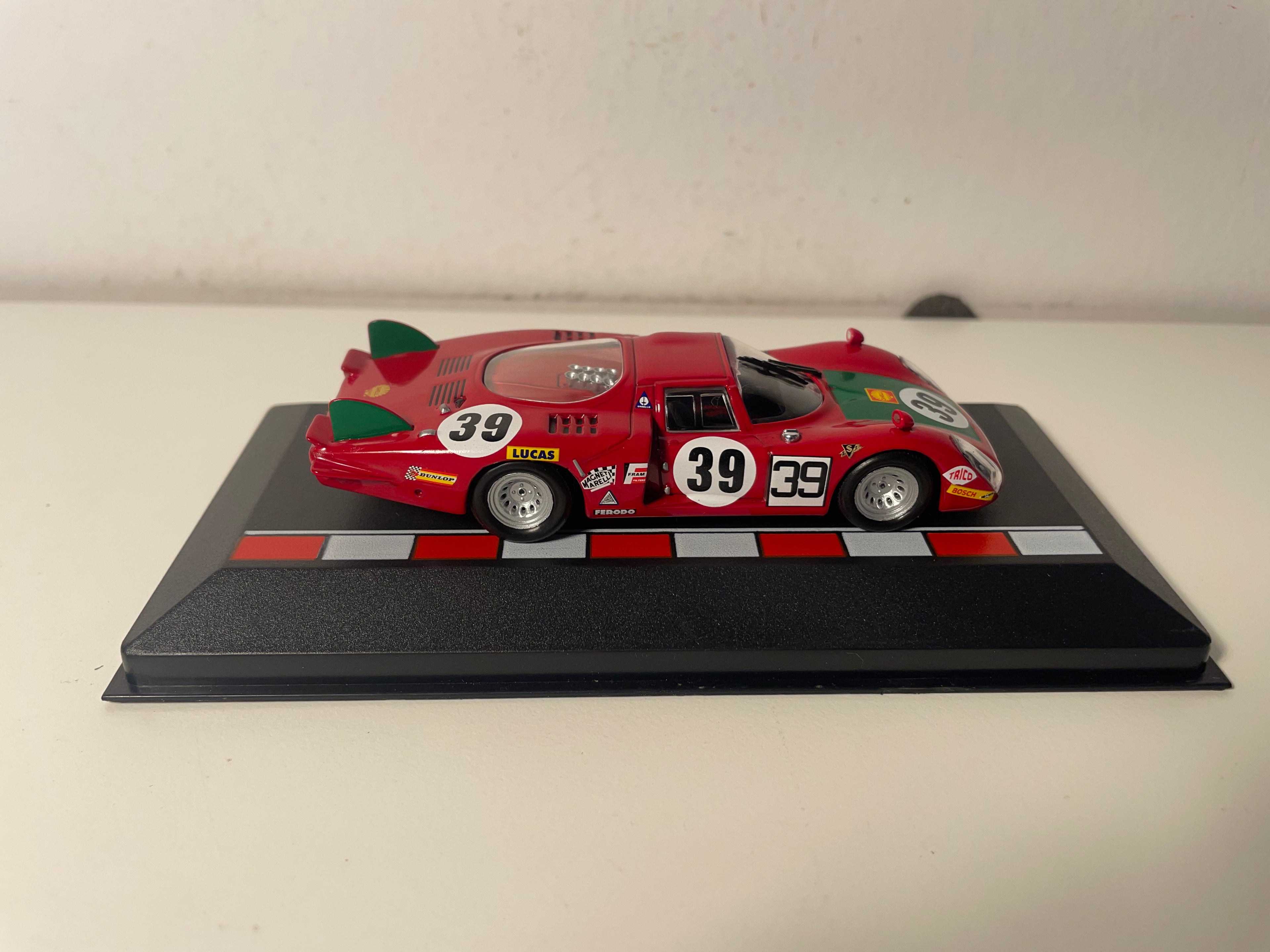 Alfa Roméo T33/2 rout nummer 39 - 24 Stonnen zu Le Mans 1968