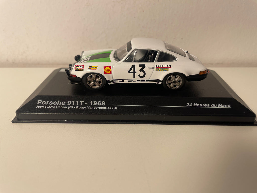 Porsche 911T blanche, verte et noire numéro 43 - 24 heures du Mans de 1968