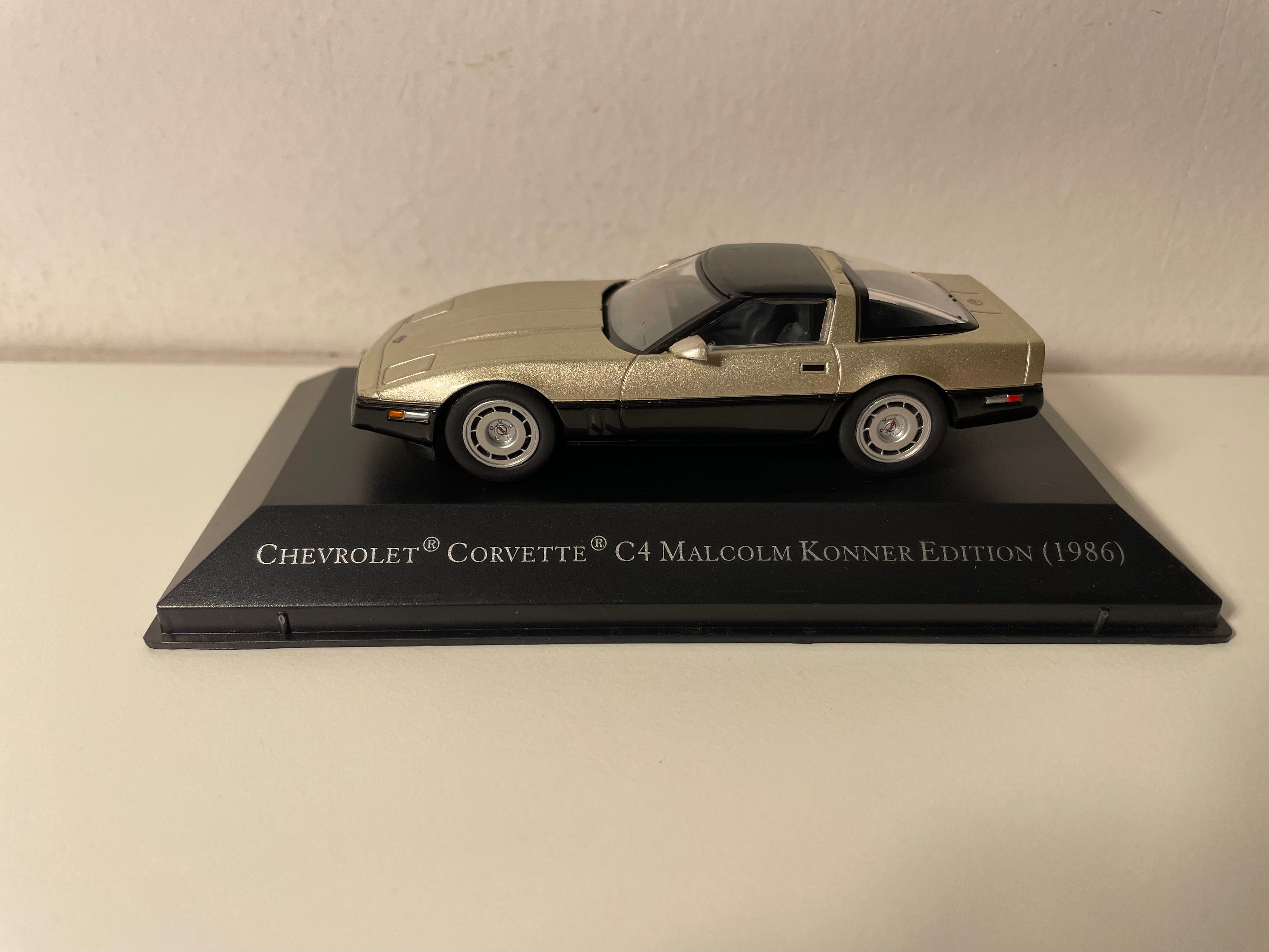Chevrolet Corvette C4 Malcolm Konner Edition brąz z 1986 roku (samochód amerykański)
