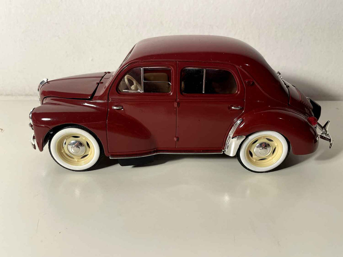 Renault 4CV bordeaux - Solido (Echelle 1/18ème)