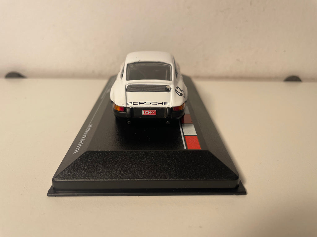 Porsche 911T blanche, verte et noire numéro 43 - 24 heures du Mans de 1968
