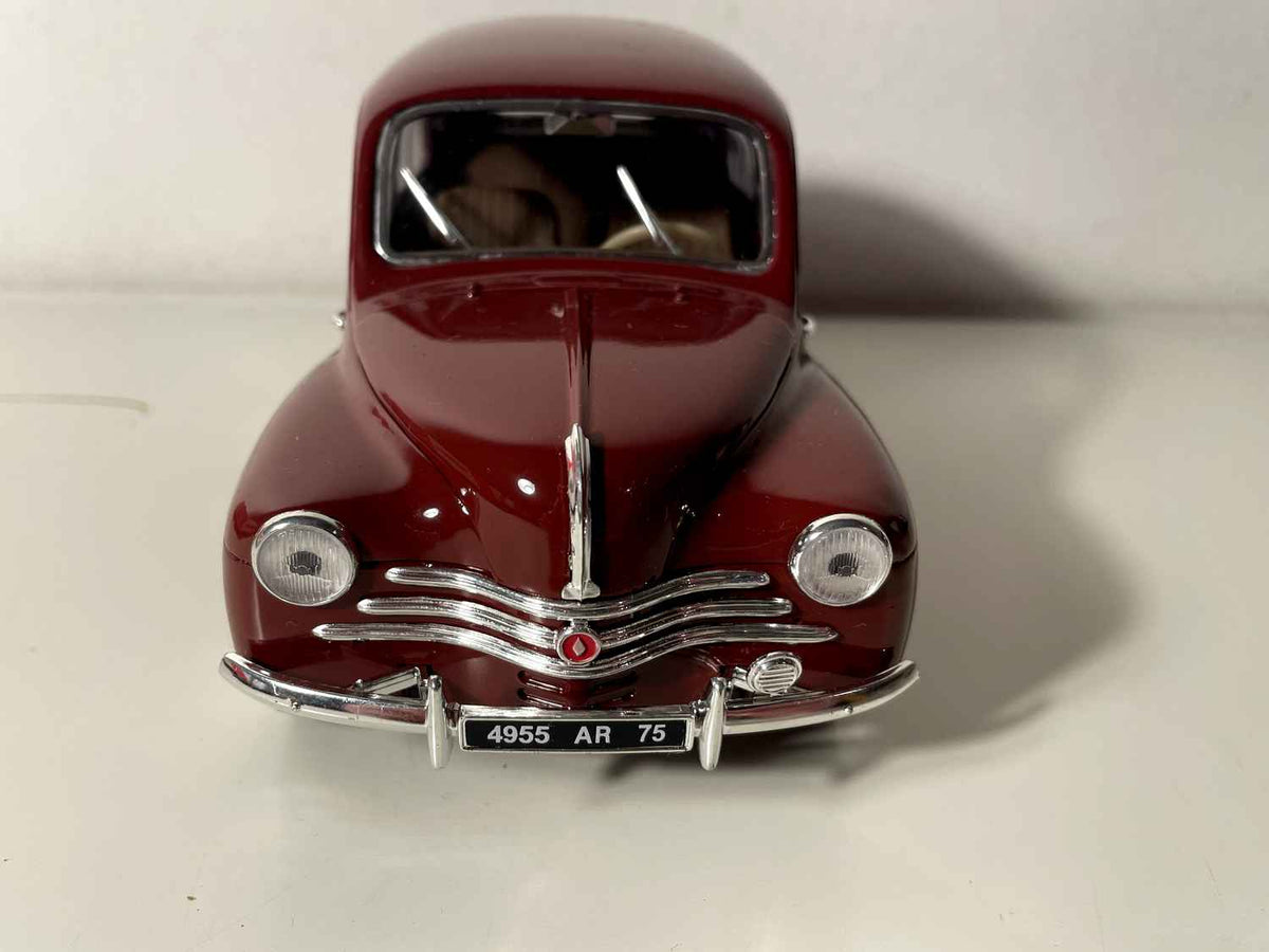 Renault 4CV bordeaux - Solido (Echelle 1/18ème)