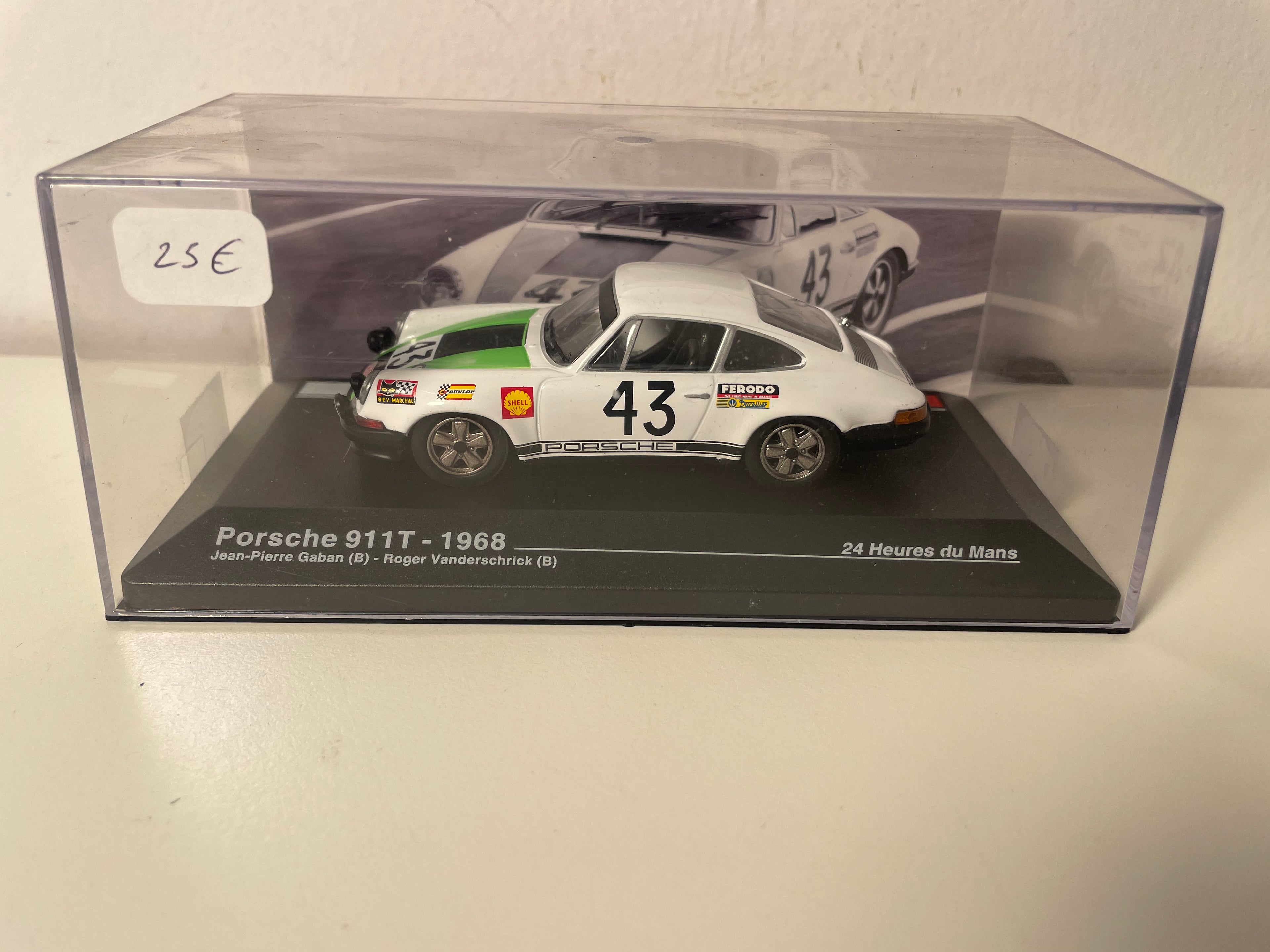 Porsche 911T blanche, verte et noire numéro 43 - 24 heures du Mans de 1968