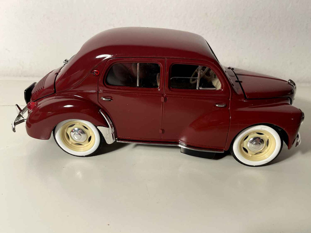 Renault 4CV bordeaux - Solido (Echelle 1/18ème)
