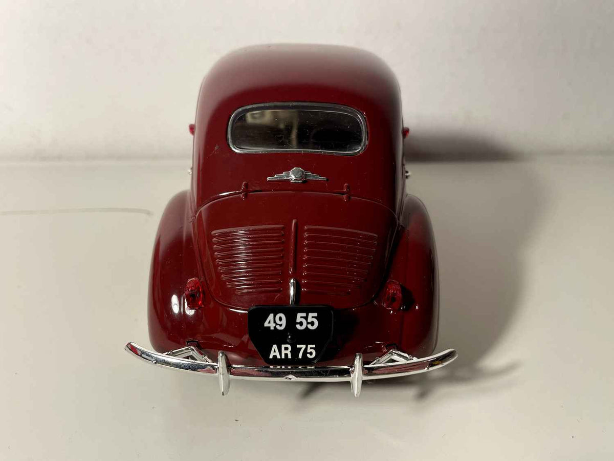 Renault 4CV bordeaux - Solido (Echelle 1/18ème)