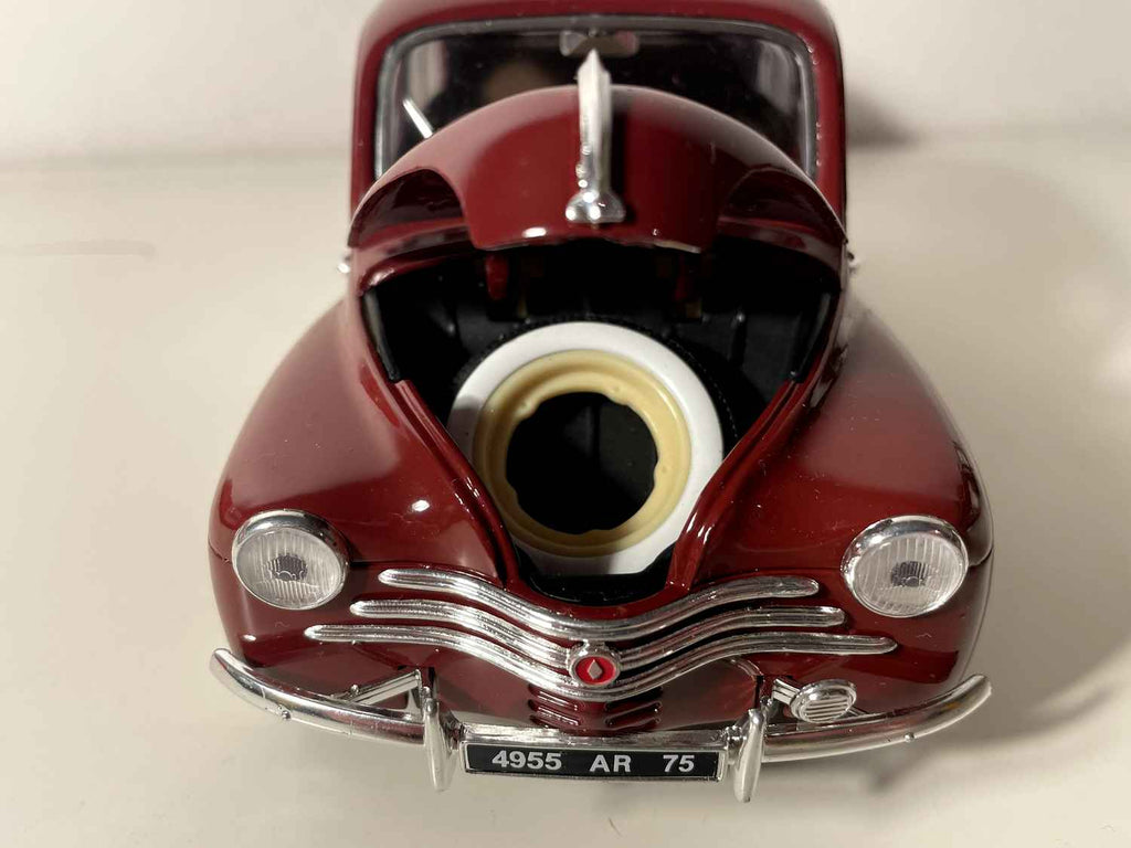 Renault 4CV bordeaux - Solido (Echelle 1/18ème)