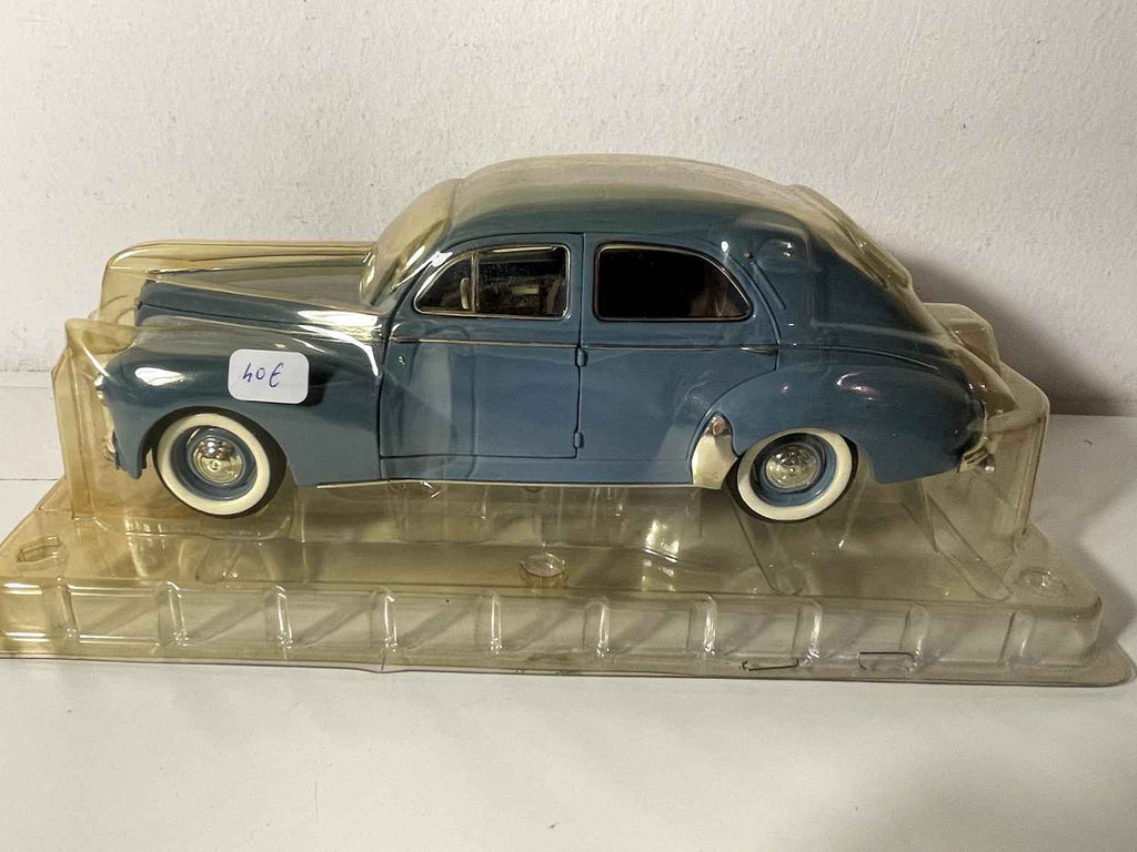 Peugeot 203 blu del 1954 - Solido (Scala 1/18)