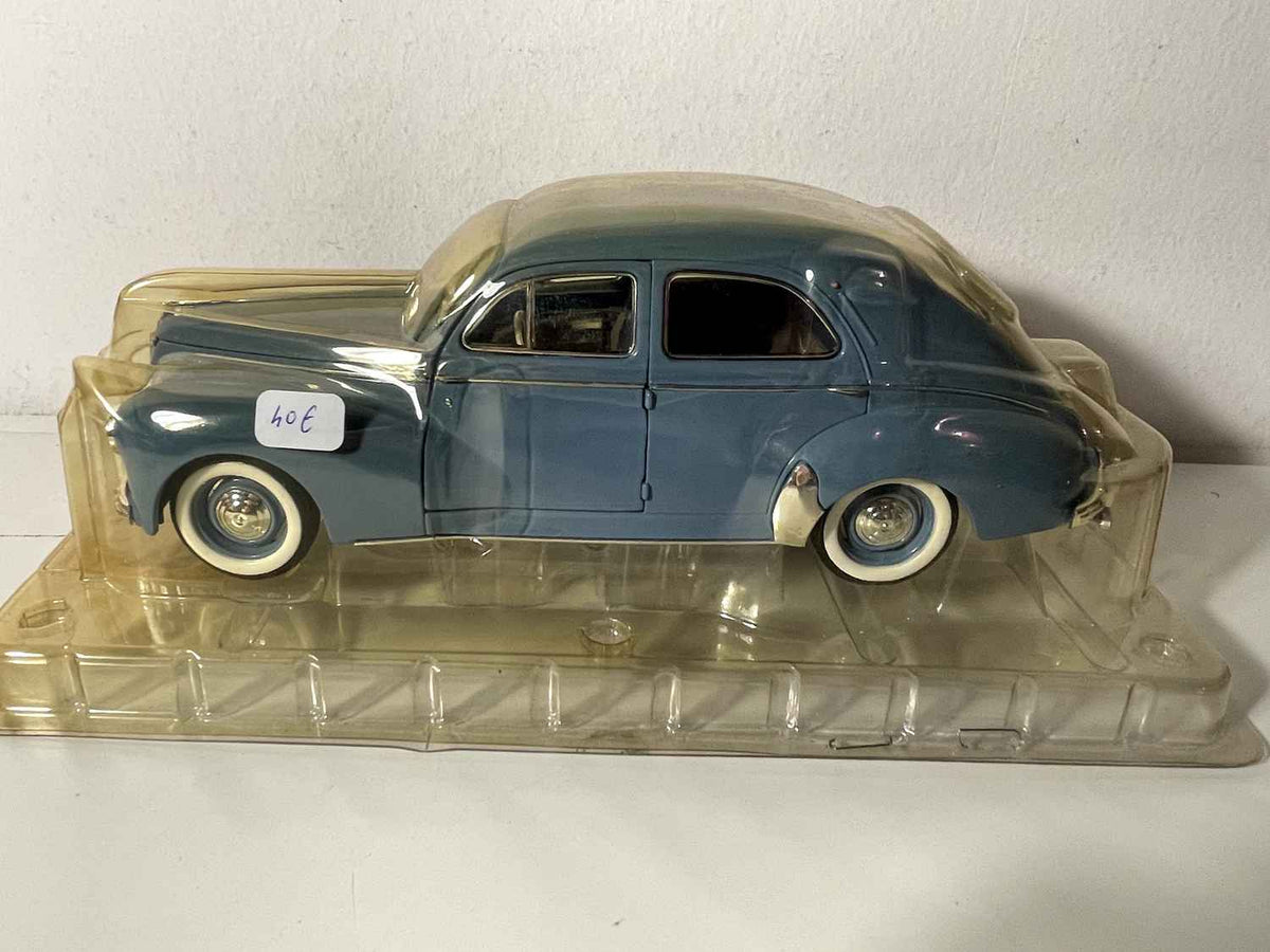 Peugeot 203 blu del 1954 - Solido (Scala 1/18)