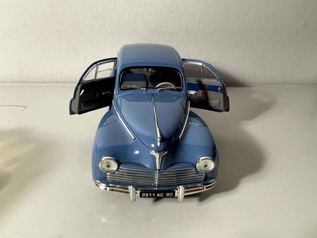 Peugeot 203 blu del 1954 - Solido (Scala 1/18)