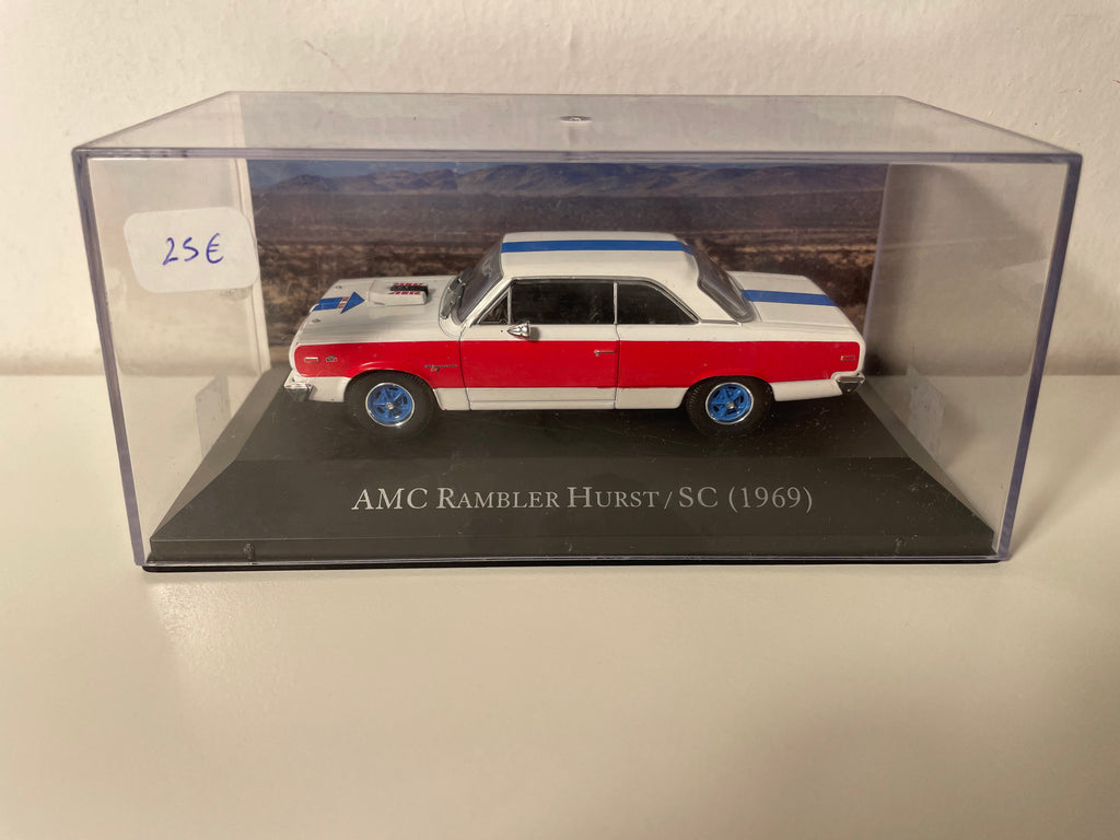 AMC Rambler Hurst/SC wäiss, rout a blo vu 1969 (amerikanescht Auto)